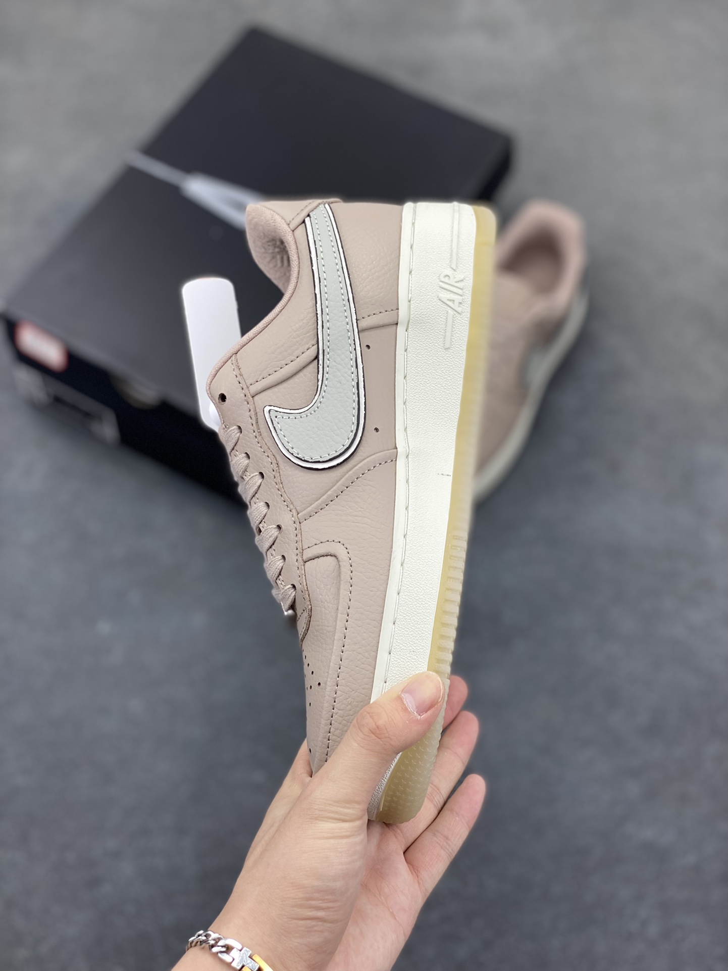 图片[3]-Nike Air Force 1 Low 棕水晶 原楦头原纸板 打造纯正空军版型 专注外贸渠道 全掌内置蜂窝气垫 原盒配件 原厂中底钢印、拉帮完美 货号：HF4084-200 尺码：36 36.5 37.5 38 38.5 39 40 40.5 41 42 42.5 43 44 44.5 45-选品中心