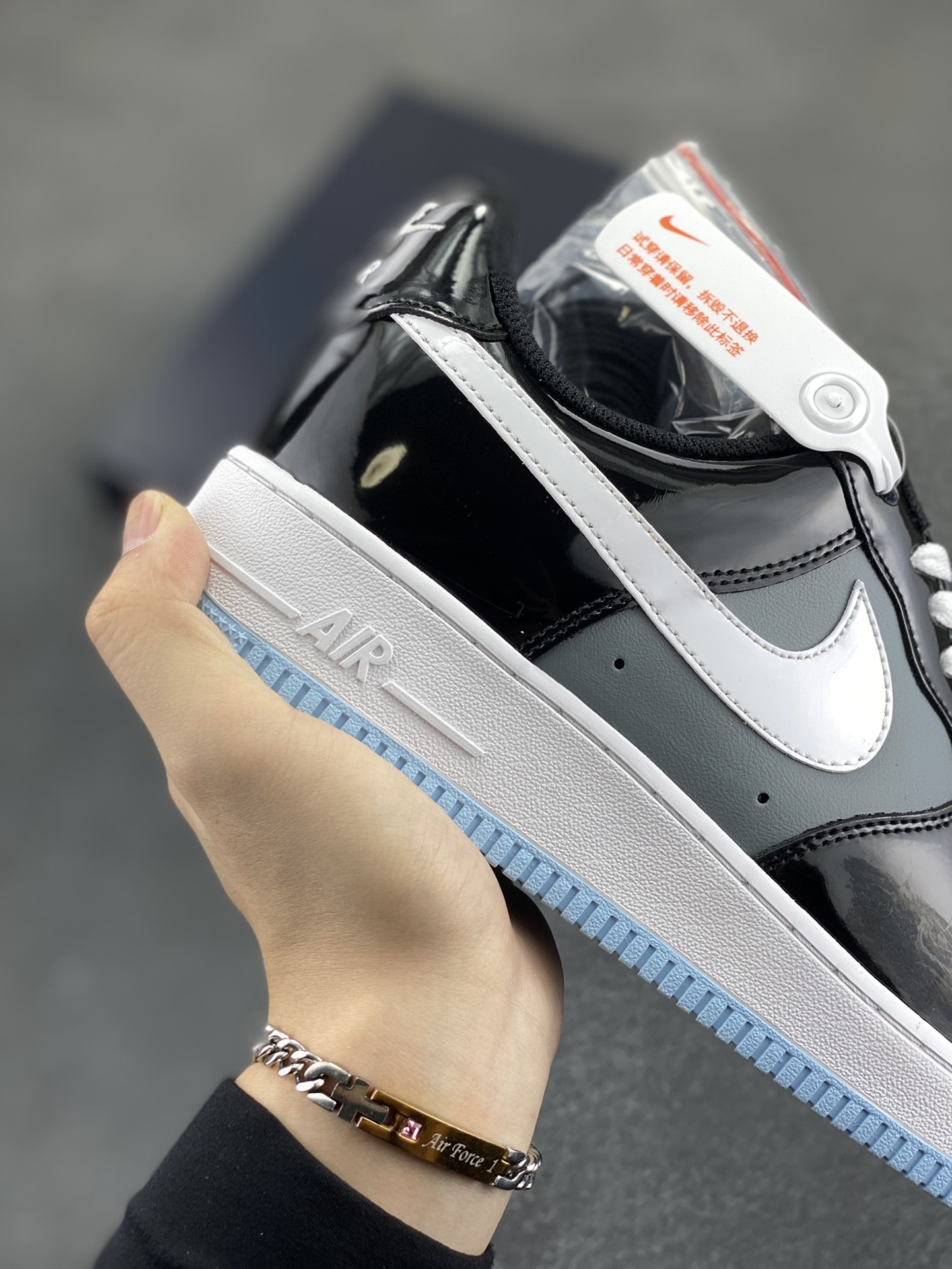图片[6]-Nike Air Force 1 Low 镜面黑灰白 空军一号低帮运动休闲板鞋 原楦头原纸板 打造纯正空军版型#专注外贸渠道 全掌内置蜂窝气垫 #原盒配件 原厂中底钢印、拉帮完美 货号：IB7676-001 尺码：36 36.5 37.5 38 38.5 39 40 40.5 41 42 42.5 43 44 44.5 45-选品中心