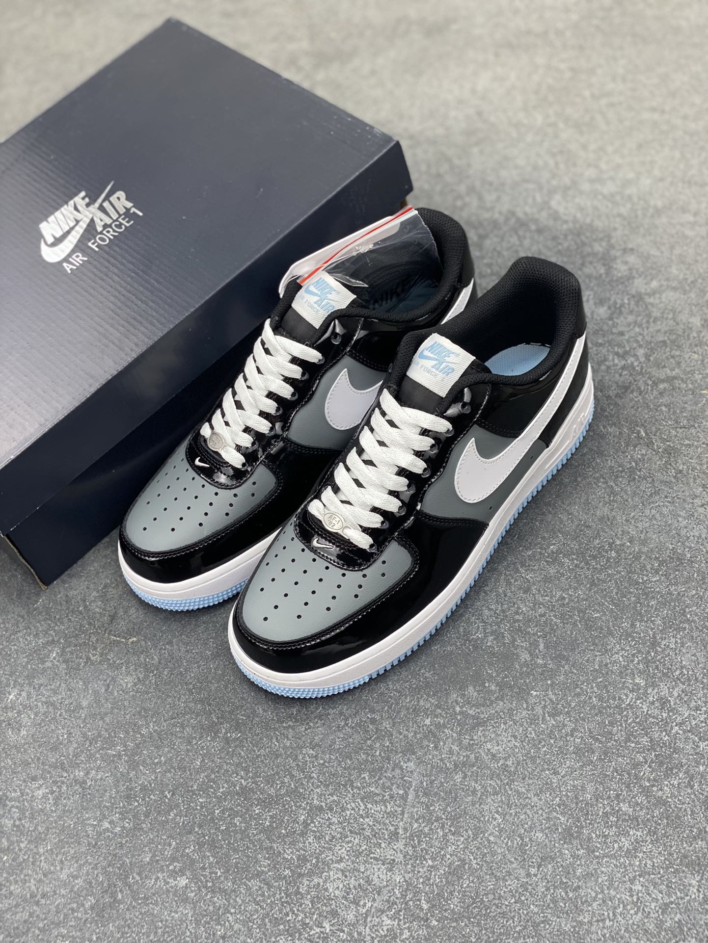 图片[8]-Nike Air Force 1 Low 镜面黑灰白 空军一号低帮运动休闲板鞋 原楦头原纸板 打造纯正空军版型#专注外贸渠道 全掌内置蜂窝气垫 #原盒配件 原厂中底钢印、拉帮完美 货号：IB7676-001 尺码：36 36.5 37.5 38 38.5 39 40 40.5 41 42 42.5 43 44 44.5 45-选品中心