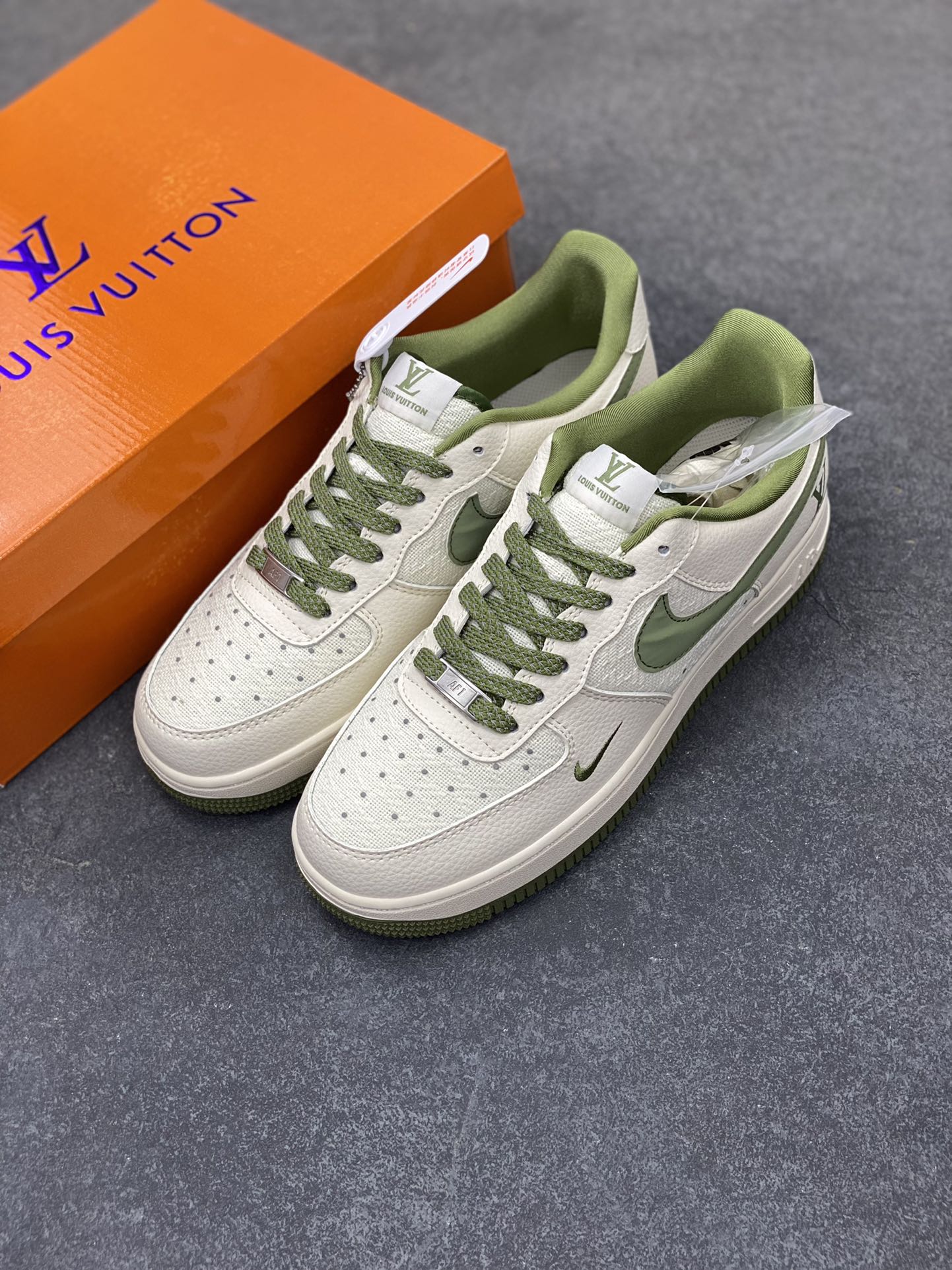 图片[8]-NIke Air Force 1 \’07 Low “LV联名——亚麻米绿勾”空军一号 低帮 运动鞋 休闲鞋 折边针车 工艺难度大 原楦头原纸板 原装鞋盒 定制五金配件 内置全掌气垫 原厂鞋底 货号：XX3168-192 尺码：36 36.5 37.5 38 38.5 39 40 40.5 41 42 42.5 43 44 44.5 45-选品中心