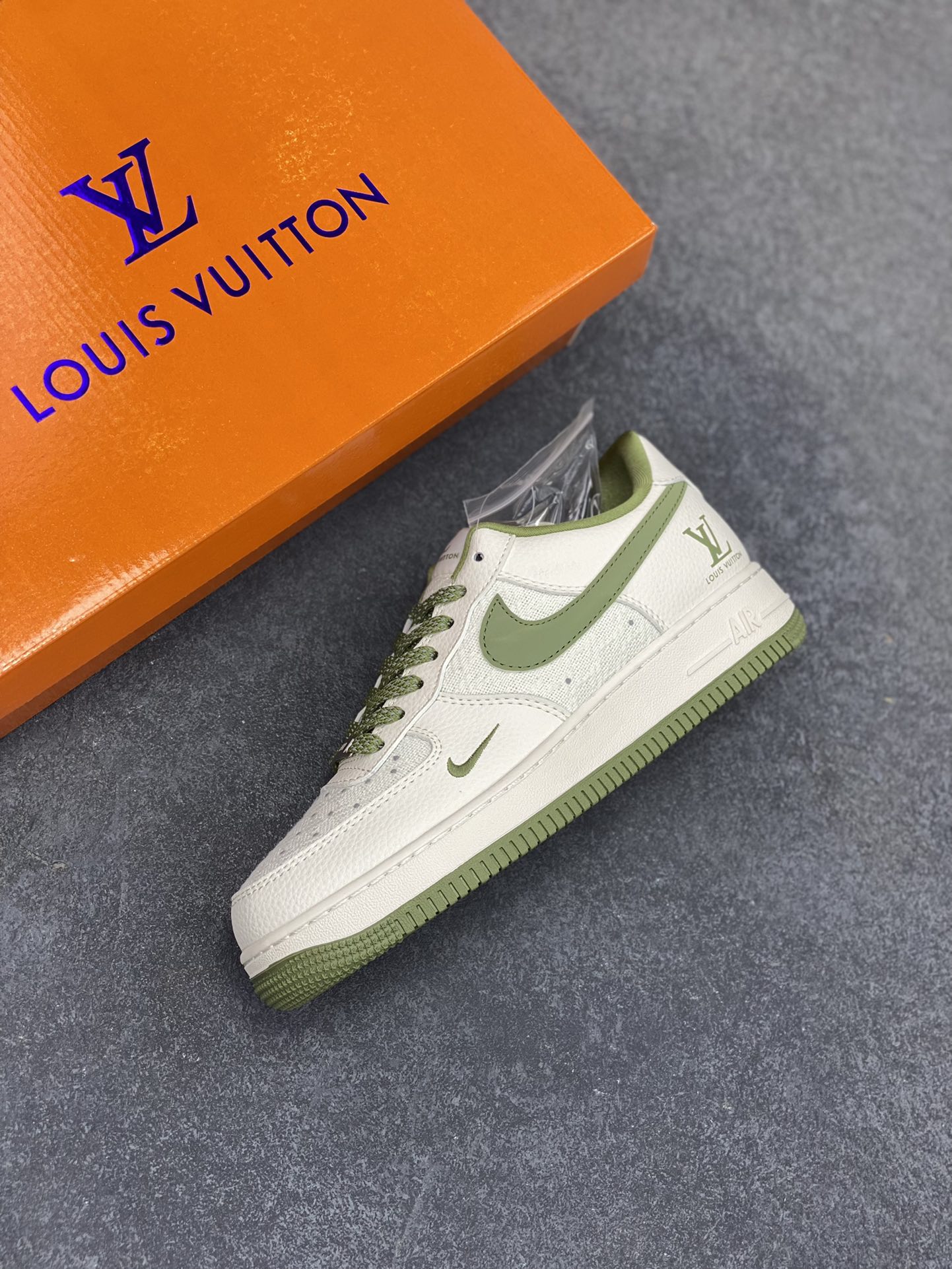 图片[7]-NIke Air Force 1 \’07 Low “LV联名——亚麻米绿勾”空军一号 低帮 运动鞋 休闲鞋 折边针车 工艺难度大 原楦头原纸板 原装鞋盒 定制五金配件 内置全掌气垫 原厂鞋底 货号：XX3168-192 尺码：36 36.5 37.5 38 38.5 39 40 40.5 41 42 42.5 43 44 44.5 45-选品中心
