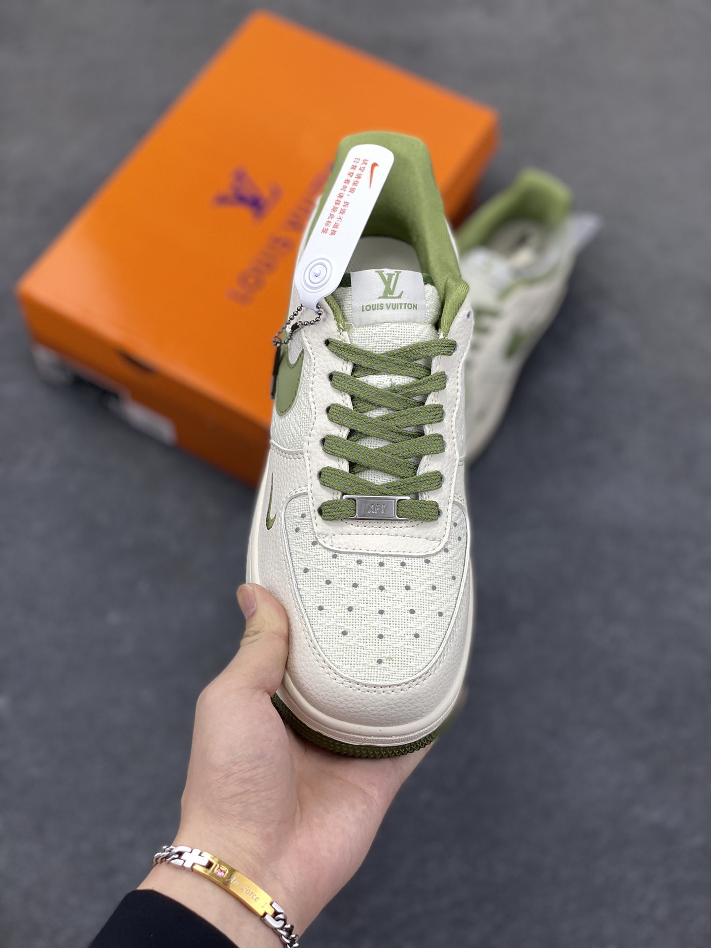 图片[2]-NIke Air Force 1 \’07 Low “LV联名——亚麻米绿勾”空军一号 低帮 运动鞋 休闲鞋 折边针车 工艺难度大 原楦头原纸板 原装鞋盒 定制五金配件 内置全掌气垫 原厂鞋底 货号：XX3168-192 尺码：36 36.5 37.5 38 38.5 39 40 40.5 41 42 42.5 43 44 44.5 45-选品中心