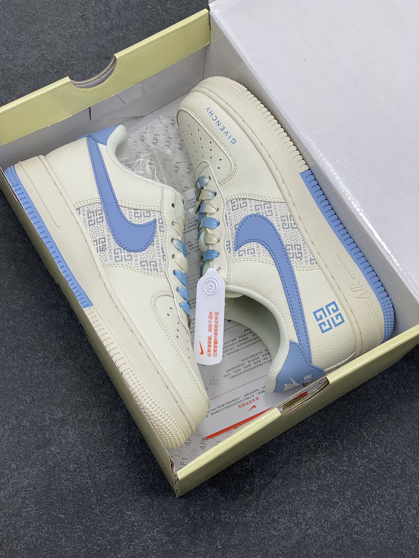 图片[9]-NIke Air Force 1 \’07 Low “GIVENCHY纪梵希联名——白蓝”空军一号 低帮 运动鞋 休闲鞋 折边针车 工艺难度大 原楦头原纸板 原装鞋盒 定制五金配件 内置全掌气垫 原厂鞋底 货号：HS8068-018 尺码：36 36.5 37.5 38 38.5 39 40 40.5 41 42 42.5 43 44 44.5 45-选品中心