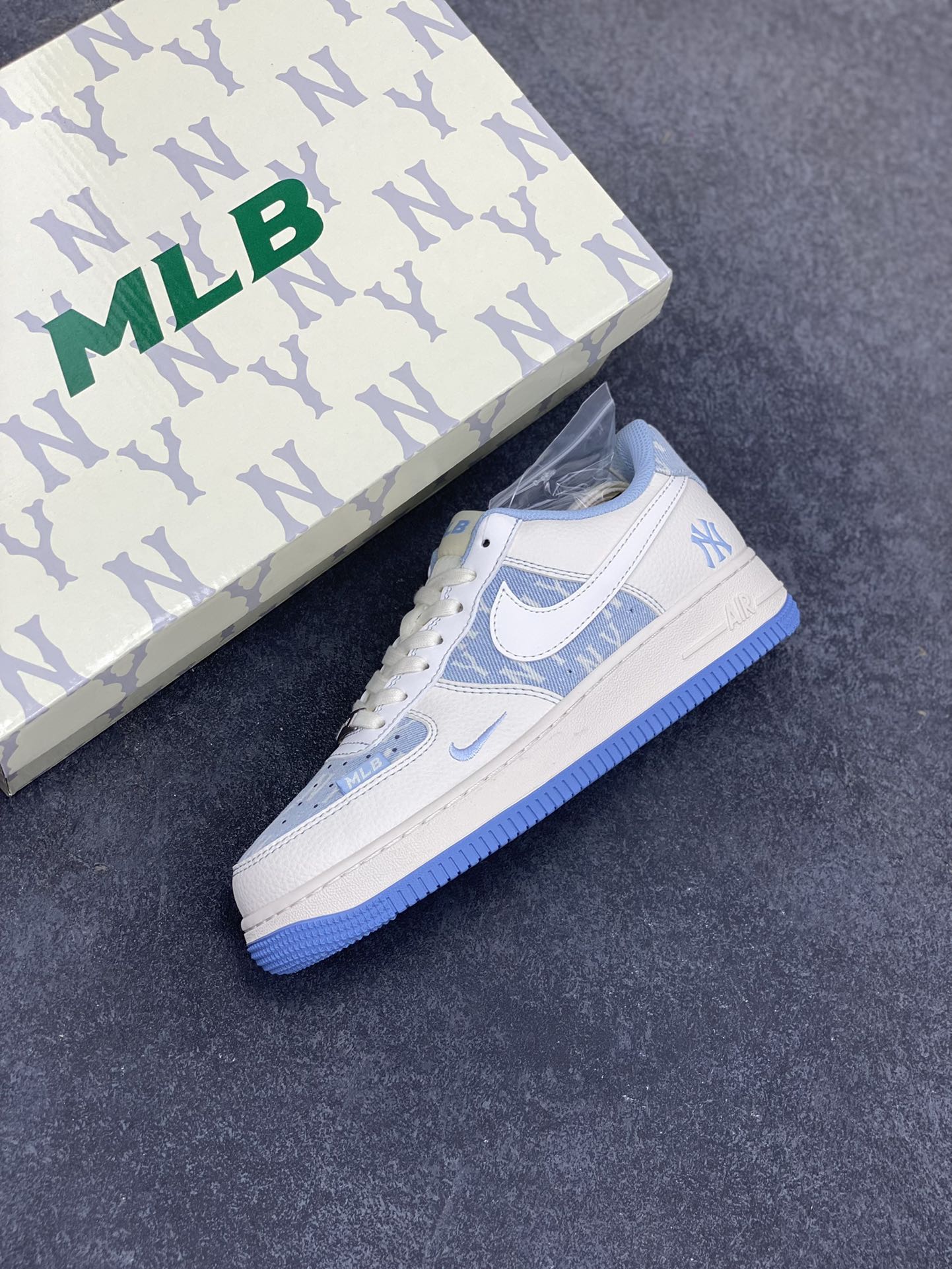 图片[7]-NIke Air Force 1 \’07 Low “MLB联名——白浅蓝”空军一号 低帮 运动鞋 休闲鞋 折边针车 工艺难度大 原楦头原纸板 原装鞋盒 定制五金配件 内置全掌气垫 原厂鞋底 货号：HS8068-016 尺码：36 36.5 37.5 38 38.5 39 40 40.5 41 42 42.5 43 44 44.5 45-选品中心