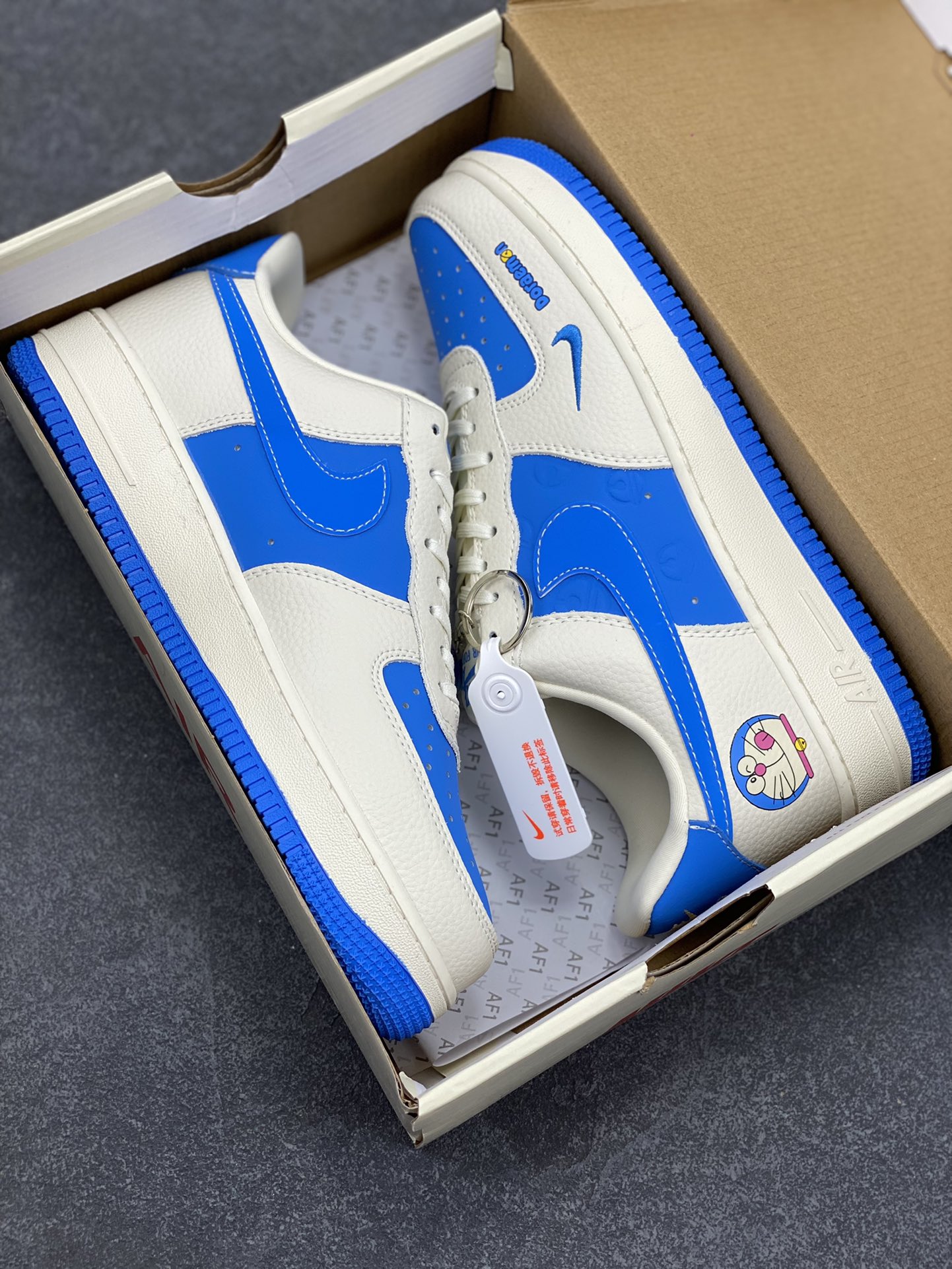 图片[9]-NIke Air Force 1 \’07 Low “哆唻A梦”空军一号 低帮 运动鞋 休闲鞋 折边针车 工艺难度大 原楦头原纸板 原装鞋盒 定制五金配件 内置全掌气垫 原厂鞋底 货号：KK1988-089 尺码：36 36.5 37.5 38 38.5 39 40 40.5 41 42 42.5 43 44 44.5 45-选品中心