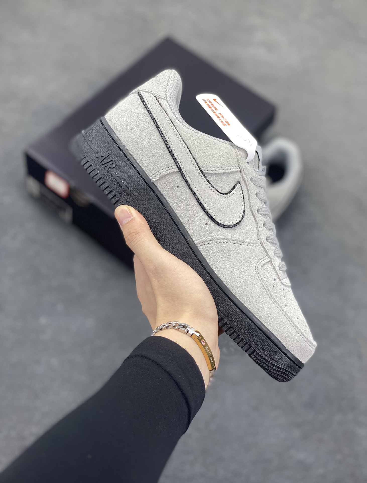 Nike Air Force 1 Low 军械灰 空军一号低帮运动休闲板鞋 原楦头原纸板 打造纯正空军版型#专注外贸渠道 全掌内置蜂窝气垫 #原盒配件 原厂中底钢印、拉帮完美 货号:HQ1966-001 尺码:36 36.5 37.5 38 38.5 39 40 40.5 41 42 42.5 43 44 44.5 45-选品中心
