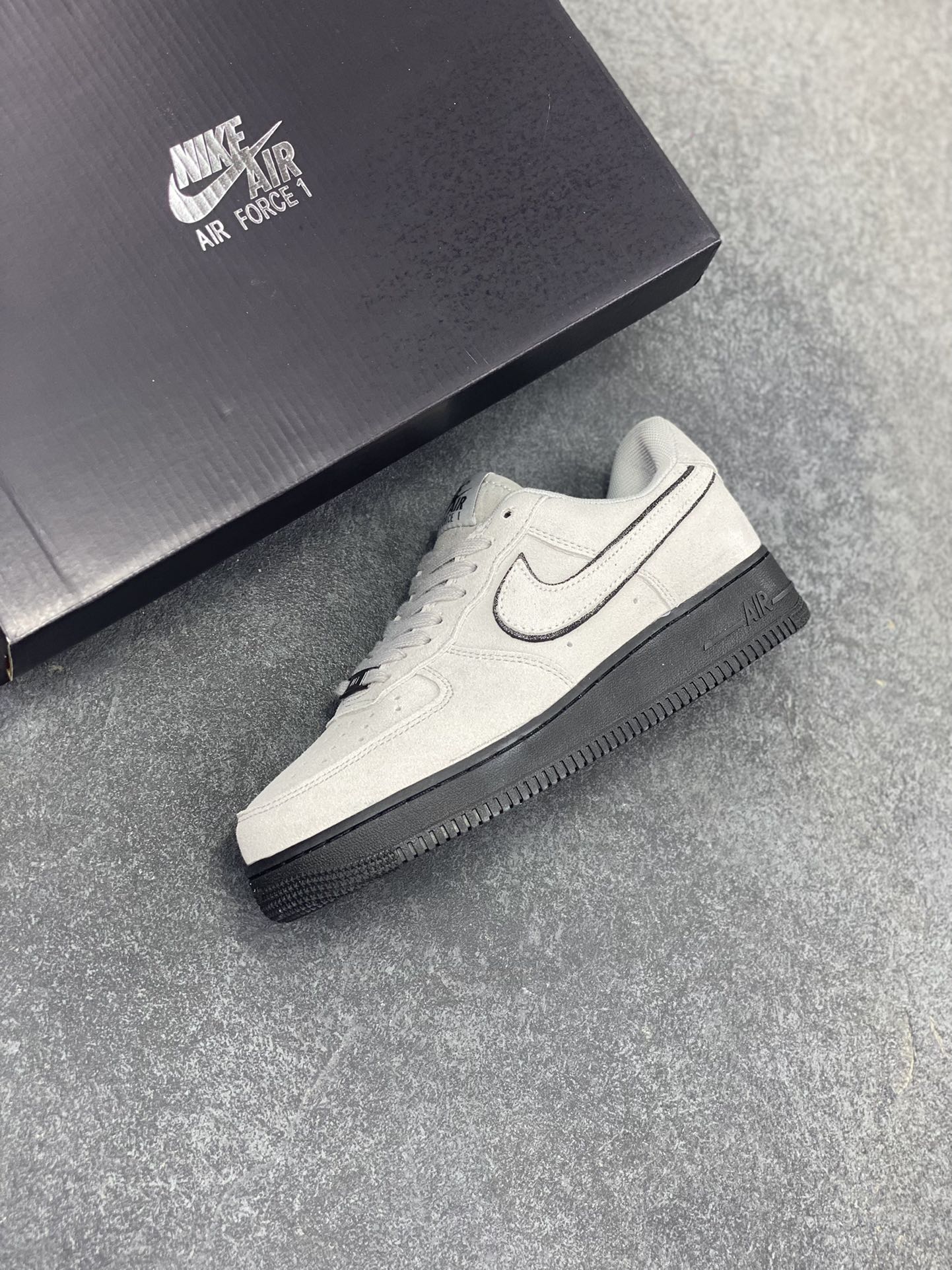 图片[7]-Nike Air Force 1 Low 军械灰 空军一号低帮运动休闲板鞋 原楦头原纸板 打造纯正空军版型#专注外贸渠道 全掌内置蜂窝气垫 #原盒配件 原厂中底钢印、拉帮完美 货号：HQ1966-001 尺码：36 36.5 37.5 38 38.5 39 40 40.5 41 42 42.5 43 44 44.5 45-选品中心