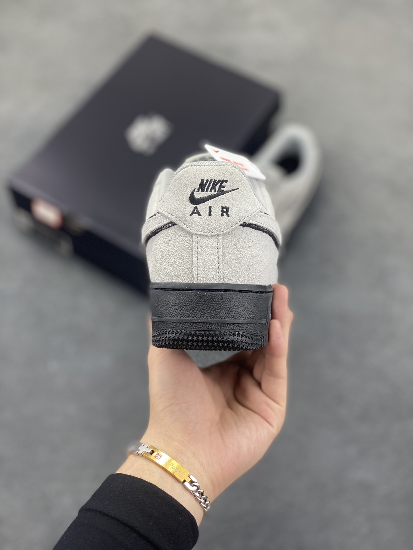 图片[4]-Nike Air Force 1 Low 军械灰 空军一号低帮运动休闲板鞋 原楦头原纸板 打造纯正空军版型#专注外贸渠道 全掌内置蜂窝气垫 #原盒配件 原厂中底钢印、拉帮完美 货号：HQ1966-001 尺码：36 36.5 37.5 38 38.5 39 40 40.5 41 42 42.5 43 44 44.5 45-选品中心