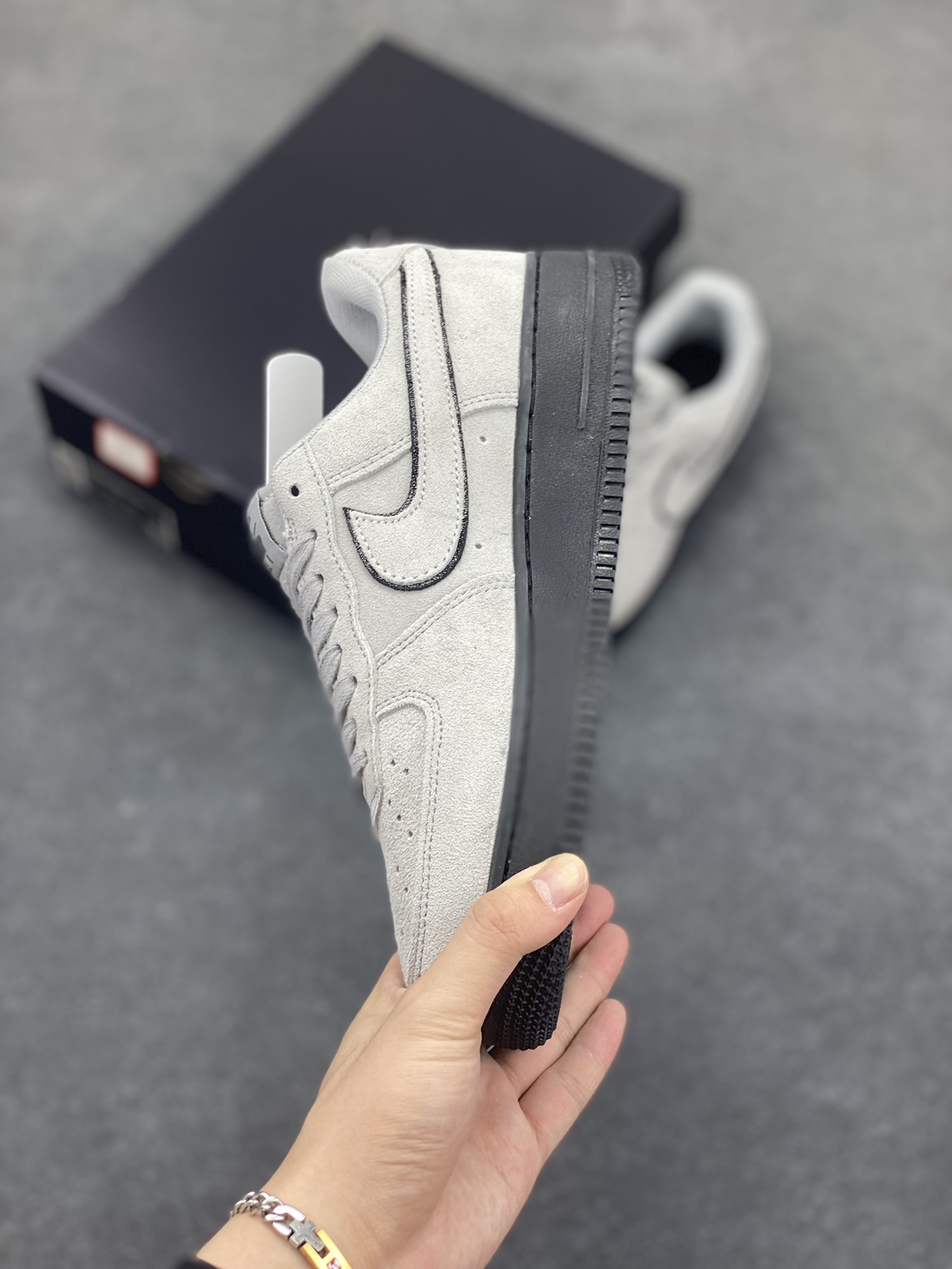 图片[3]-Nike Air Force 1 Low 军械灰 空军一号低帮运动休闲板鞋 原楦头原纸板 打造纯正空军版型#专注外贸渠道 全掌内置蜂窝气垫 #原盒配件 原厂中底钢印、拉帮完美 货号：HQ1966-001 尺码：36 36.5 37.5 38 38.5 39 40 40.5 41 42 42.5 43 44 44.5 45-选品中心