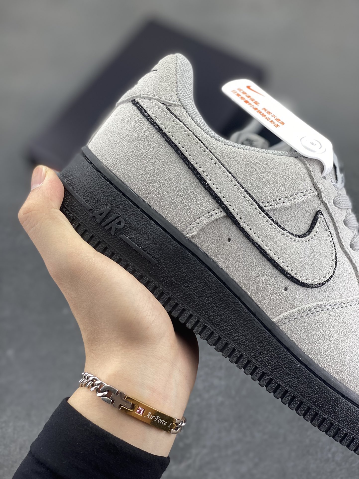 图片[6]-Nike Air Force 1 Low 军械灰 空军一号低帮运动休闲板鞋 原楦头原纸板 打造纯正空军版型#专注外贸渠道 全掌内置蜂窝气垫 #原盒配件 原厂中底钢印、拉帮完美 货号：HQ1966-001 尺码：36 36.5 37.5 38 38.5 39 40 40.5 41 42 42.5 43 44 44.5 45-选品中心