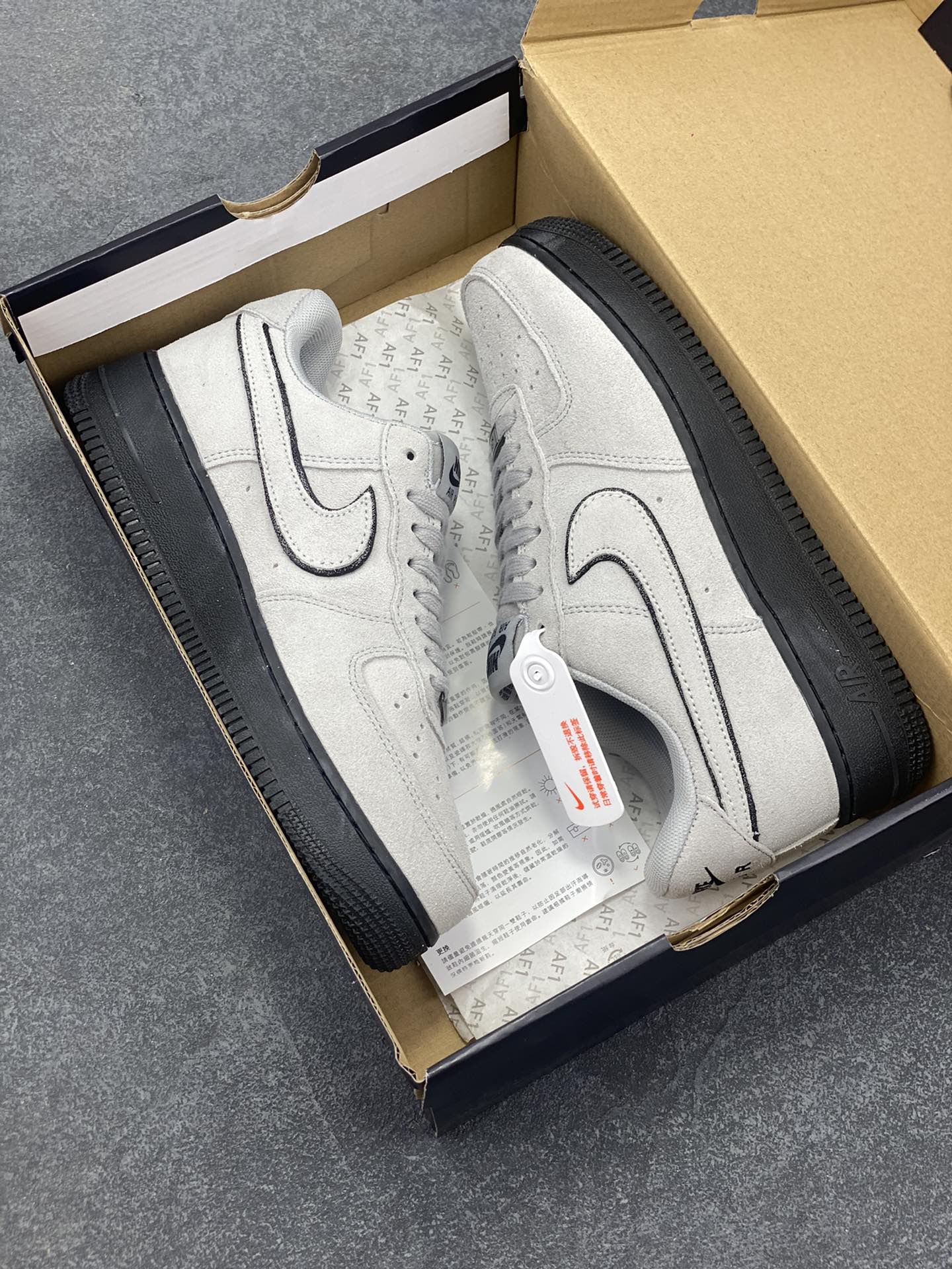 图片[9]-Nike Air Force 1 Low 军械灰 空军一号低帮运动休闲板鞋 原楦头原纸板 打造纯正空军版型#专注外贸渠道 全掌内置蜂窝气垫 #原盒配件 原厂中底钢印、拉帮完美 货号：HQ1966-001 尺码：36 36.5 37.5 38 38.5 39 40 40.5 41 42 42.5 43 44 44.5 45-选品中心