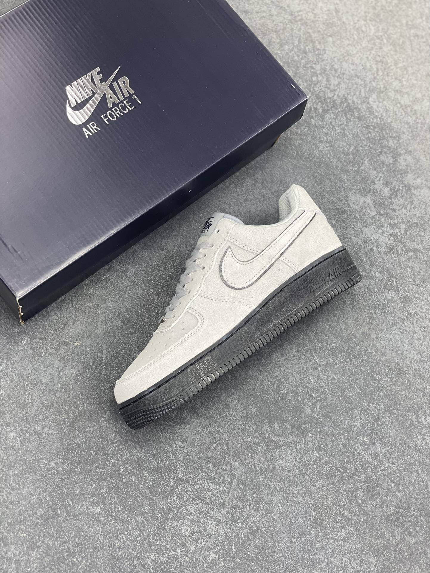 图片[7]-Nike Air Force 1 Low 军械灰 空军一号低帮运动休闲板鞋 原楦头原纸板 打造纯正空军版型#专注外贸渠道 全掌内置蜂窝气垫 #原盒配件 原厂中底钢印、拉帮完美 货号：HQ1966-001 尺码：36 36.5 37.5 38 38.5 39 40 40.5 41 42 42.5 43 44 44.5 45-选品中心