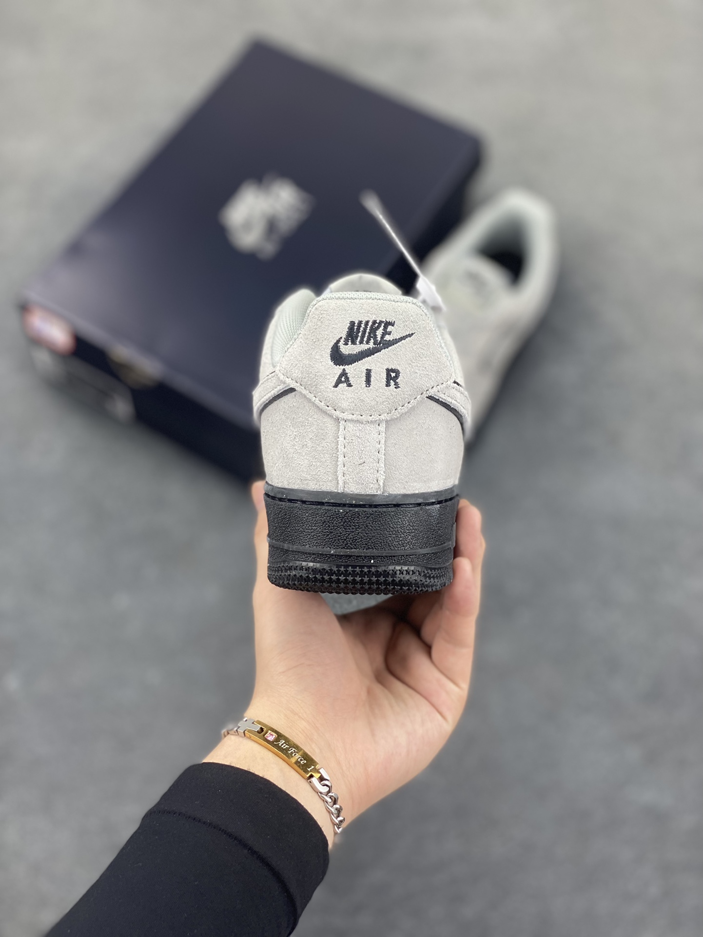 图片[4]-Nike Air Force 1 Low 军械灰 空军一号低帮运动休闲板鞋 原楦头原纸板 打造纯正空军版型#专注外贸渠道 全掌内置蜂窝气垫 #原盒配件 原厂中底钢印、拉帮完美 货号：HQ1966-001 尺码：36 36.5 37.5 38 38.5 39 40 40.5 41 42 42.5 43 44 44.5 45-选品中心