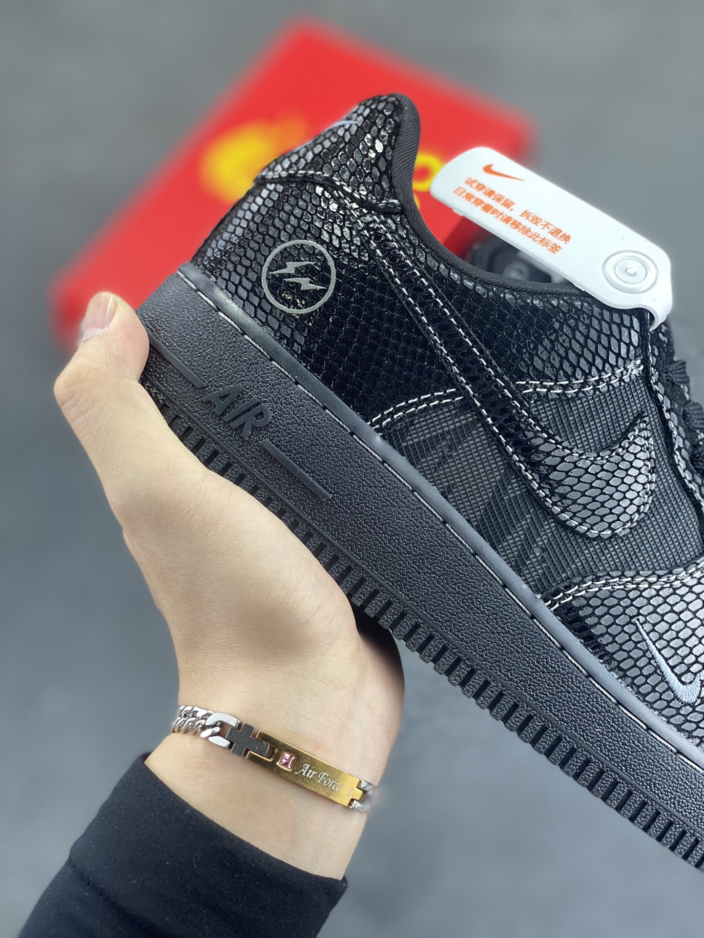 图片[6]-Nike Air Force 1 \’07 Low “闪电联名–黑蛇鳞”空军一号 低帮 运动鞋 休闲鞋 折边针车 工艺难度大 原楦头原纸板 原装鞋盒 定制五金配件 内置全掌气垫 原厂鞋底 货号：SC9207-529 尺码：36 36.5 37.5 38 38.5 39 40 40.5 41 42 42.5 43 44 44.5 45-选品中心