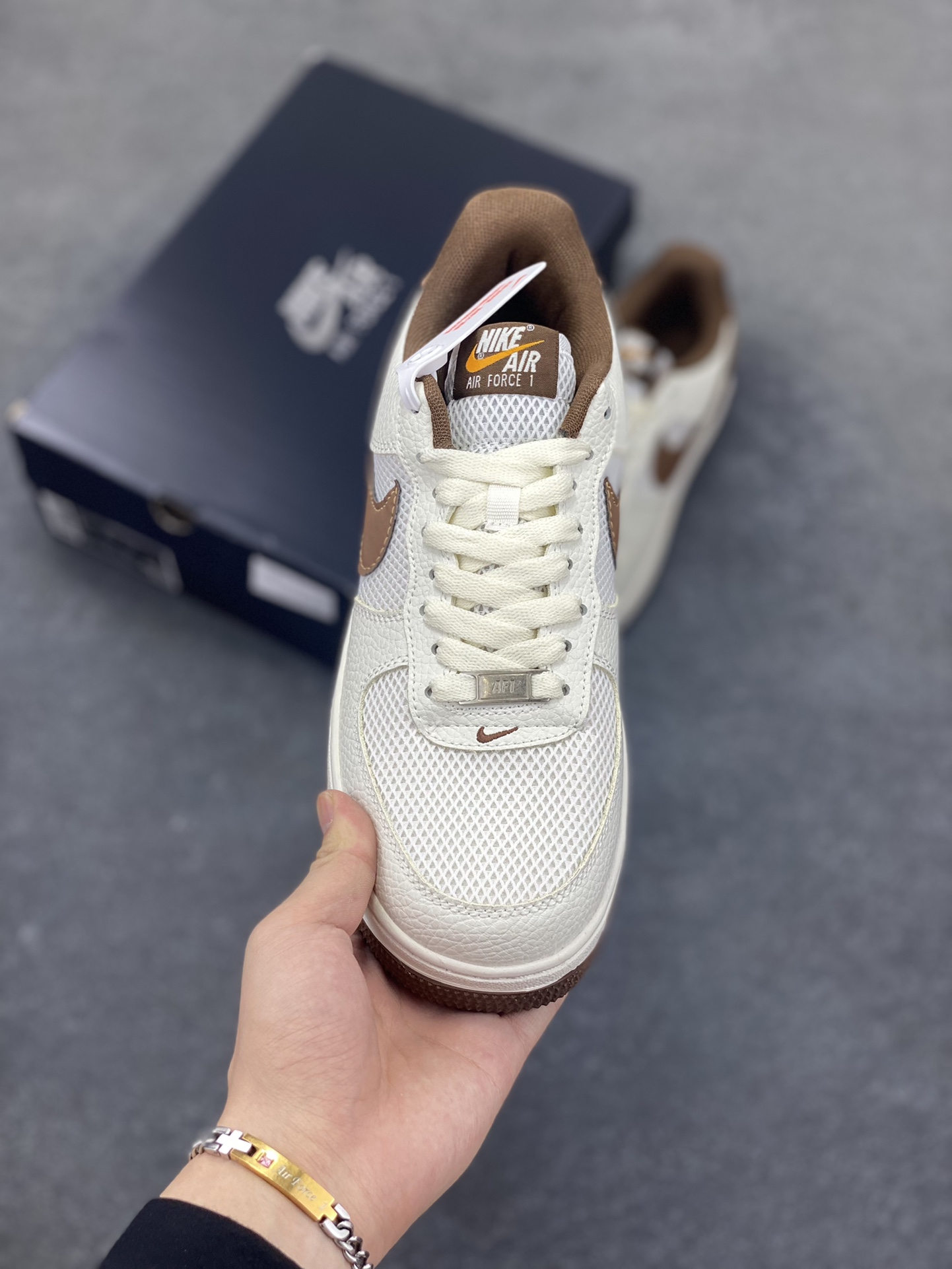 图片[2]-Nike Air Force 1 Low 空军一号低帮百搭休闲运动板鞋。柔软、弹性十足的缓震性能和出色的中底设计，横跨复古与现代的外型结合，造就出风靡全球三十多年的Force 1，直到今天还深受青睐。 货号：IB7719-113 尺码：36 36.5 37.5 38 38.5 39 40 40.5 41 42 42.5 43 44 44.5 45-选品中心