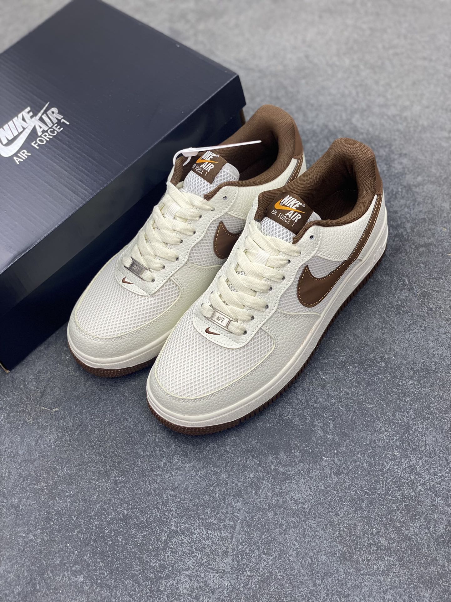 图片[8]-Nike Air Force 1 Low 空军一号低帮百搭休闲运动板鞋。柔软、弹性十足的缓震性能和出色的中底设计，横跨复古与现代的外型结合，造就出风靡全球三十多年的Force 1，直到今天还深受青睐。 货号：IB7719-113 尺码：36 36.5 37.5 38 38.5 39 40 40.5 41 42 42.5 43 44 44.5 45-选品中心