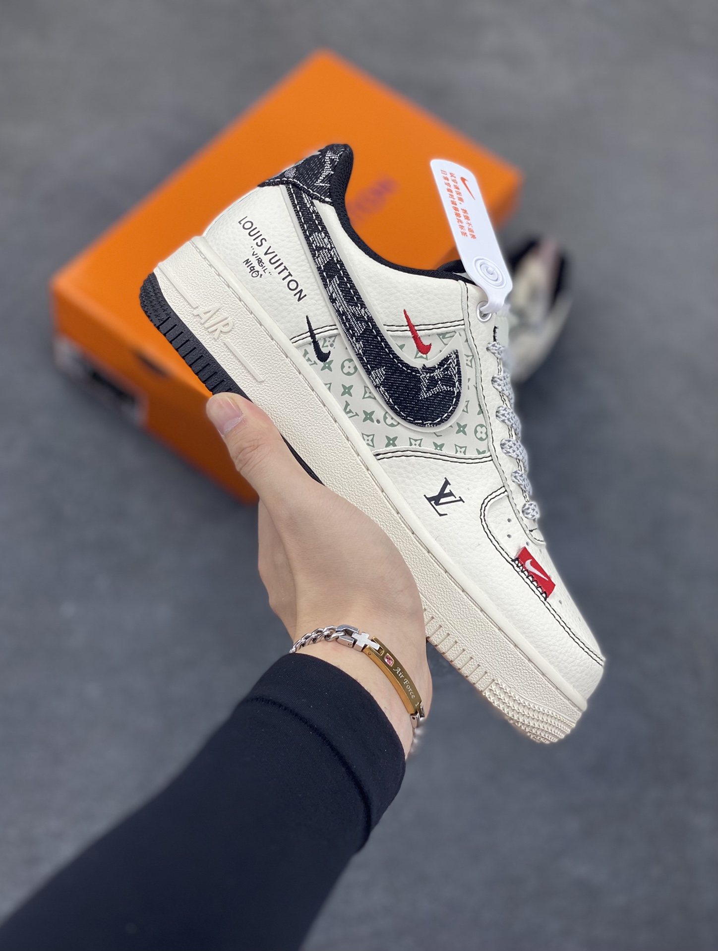 NIke Air Force 1 \’07 Low “LV联名——双拼黑牛仔”空军一号 低帮 运动鞋 休闲鞋 折边针车 工艺难度大 原楦头原纸板 原装鞋盒 定制五金配件 内置全掌气垫 原厂鞋底 货号：YX5066-341 尺码：36 36.5 37.5 38 38.5 39 40 40.5 41 42 42.5 43 44 44.5 45-选品中心