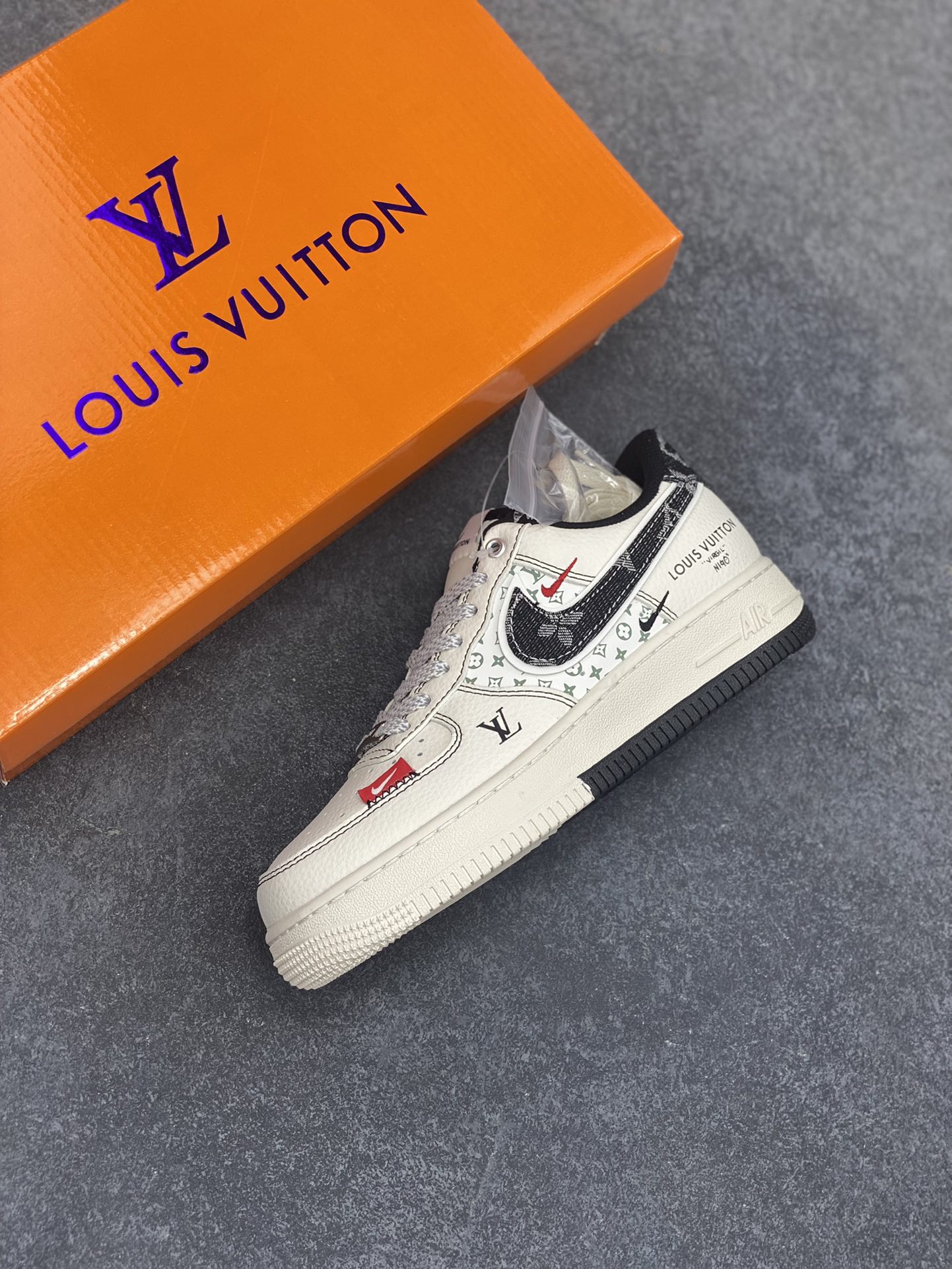 图片[7]-NIke Air Force 1 \’07 Low “LV联名——双拼黑牛仔”空军一号 低帮 运动鞋 休闲鞋 折边针车 工艺难度大 原楦头原纸板 原装鞋盒 定制五金配件 内置全掌气垫 原厂鞋底 货号：YX5066-341 尺码：36 36.5 37.5 38 38.5 39 40 40.5 41 42 42.5 43 44 44.5 45-选品中心