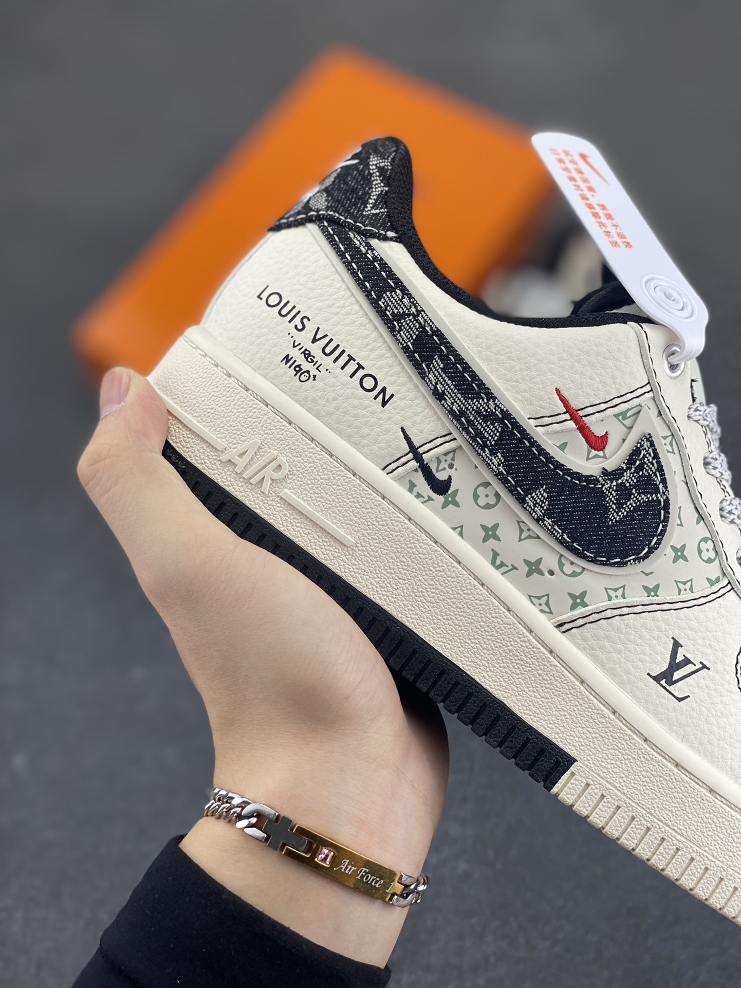 图片[6]-NIke Air Force 1 \’07 Low “LV联名——双拼黑牛仔”空军一号 低帮 运动鞋 休闲鞋 折边针车 工艺难度大 原楦头原纸板 原装鞋盒 定制五金配件 内置全掌气垫 原厂鞋底 货号：YX5066-341 尺码：36 36.5 37.5 38 38.5 39 40 40.5 41 42 42.5 43 44 44.5 45-选品中心