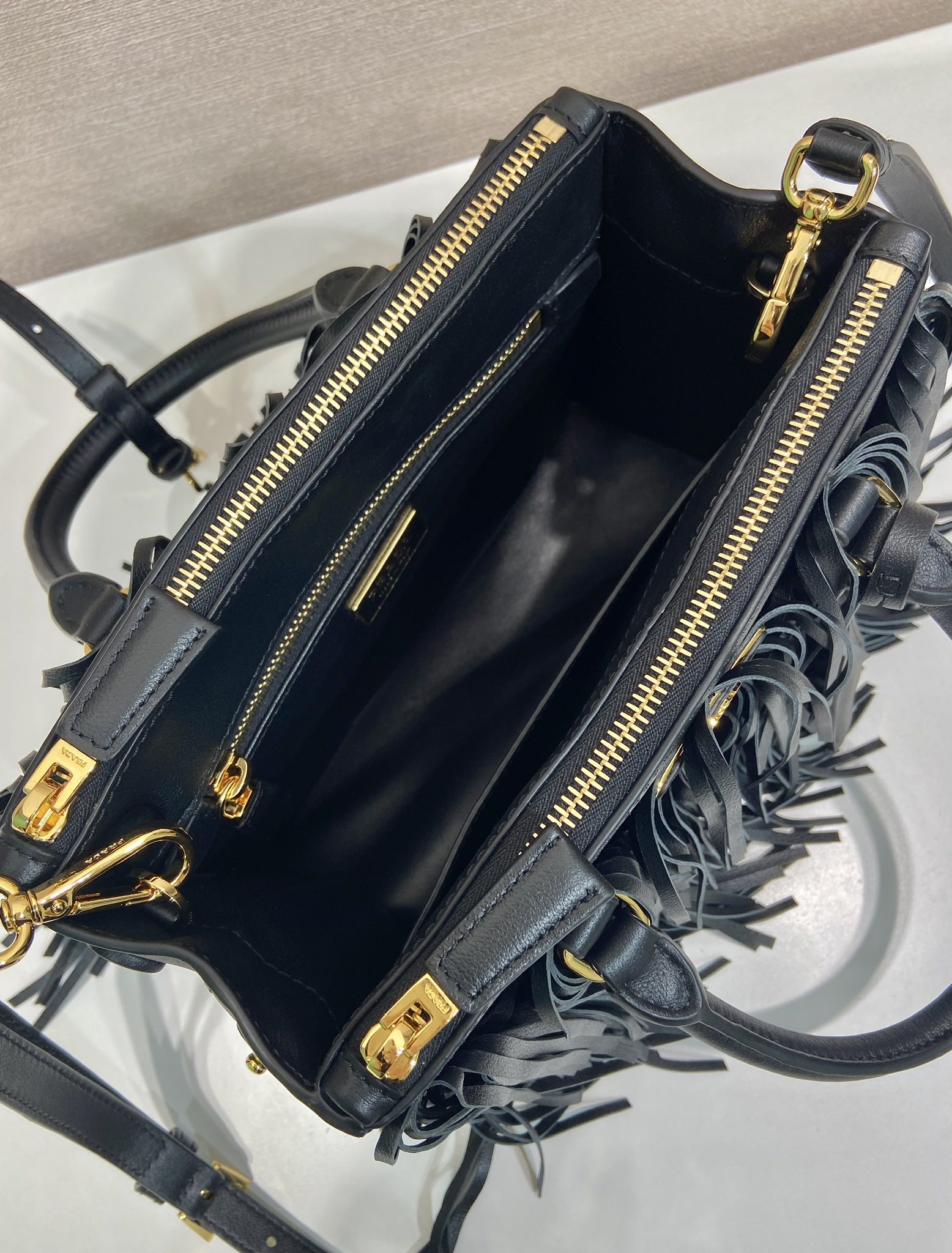 Elegant Leather Handbag with Tassel Design, Calf Leather, 24.5x18.5x11cm 9 i1750908285 506 7