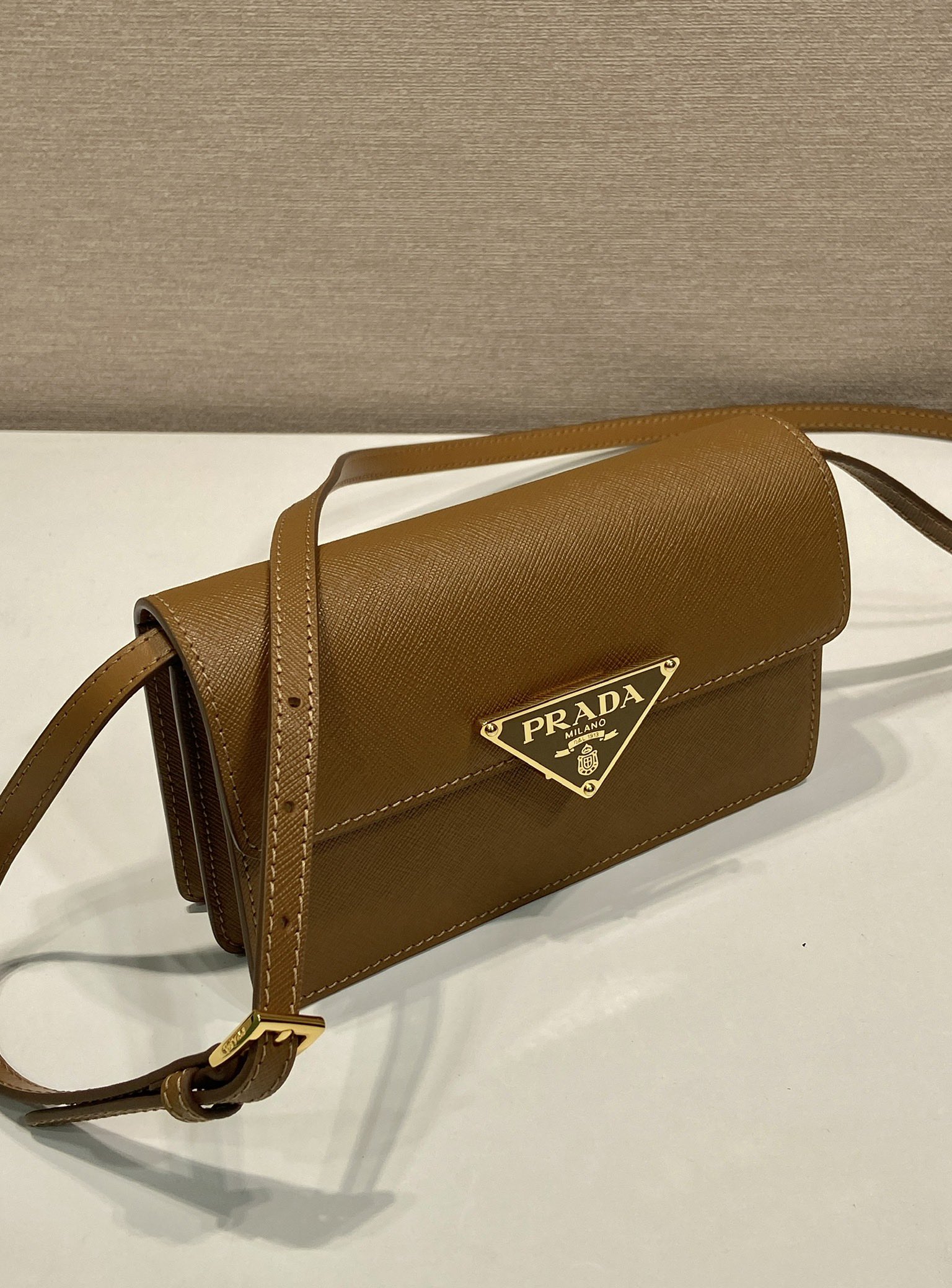 Elegant Saffiano Leather Mini Handbag - Versatile & Timeless Design, 24.5x18.5x11cm 5 i1750910017 297 2