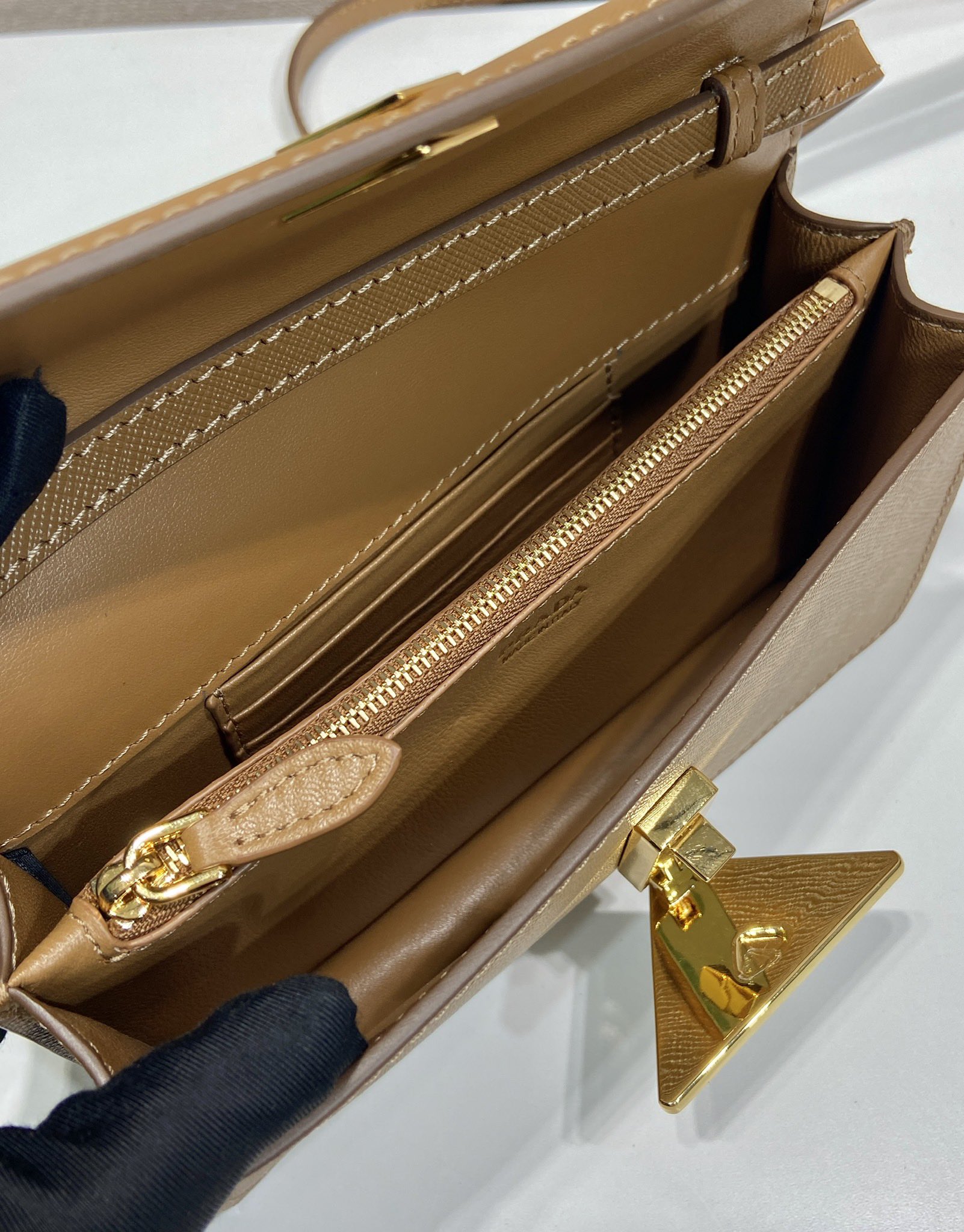 Elegant Saffiano Leather Mini Handbag - Versatile & Timeless Design, 24.5x18.5x11cm 9 i1750910017 5936 6