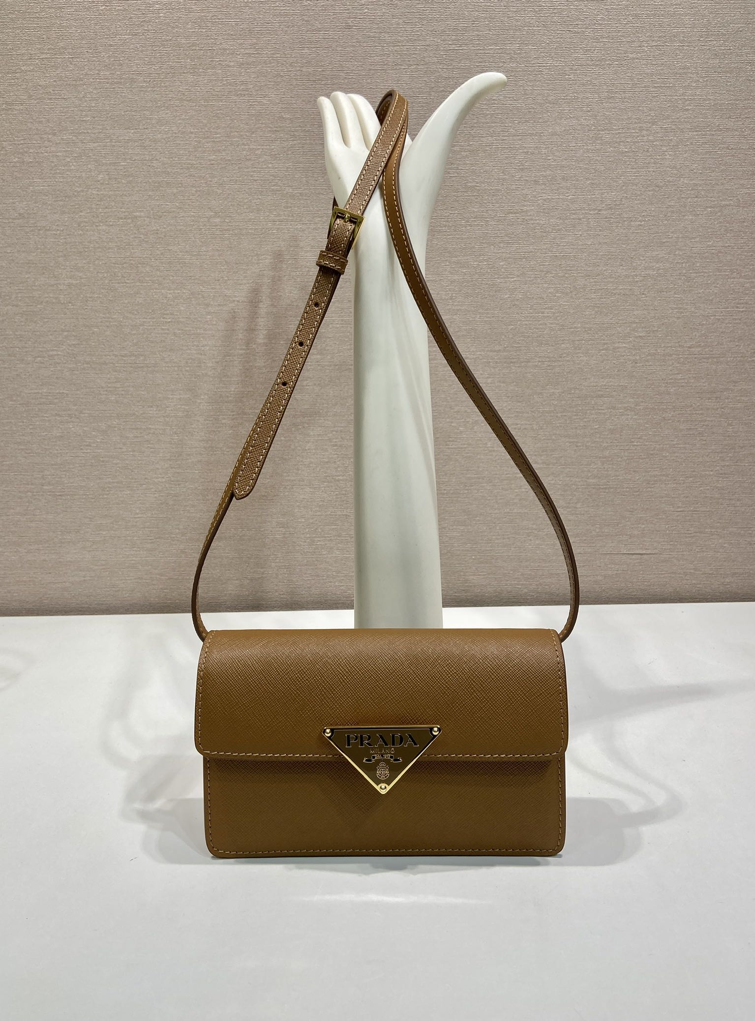 Elegant Saffiano Leather Mini Handbag - Versatile & Timeless Design, 24.5x18.5x11cm 2 i1750910017 8862 0