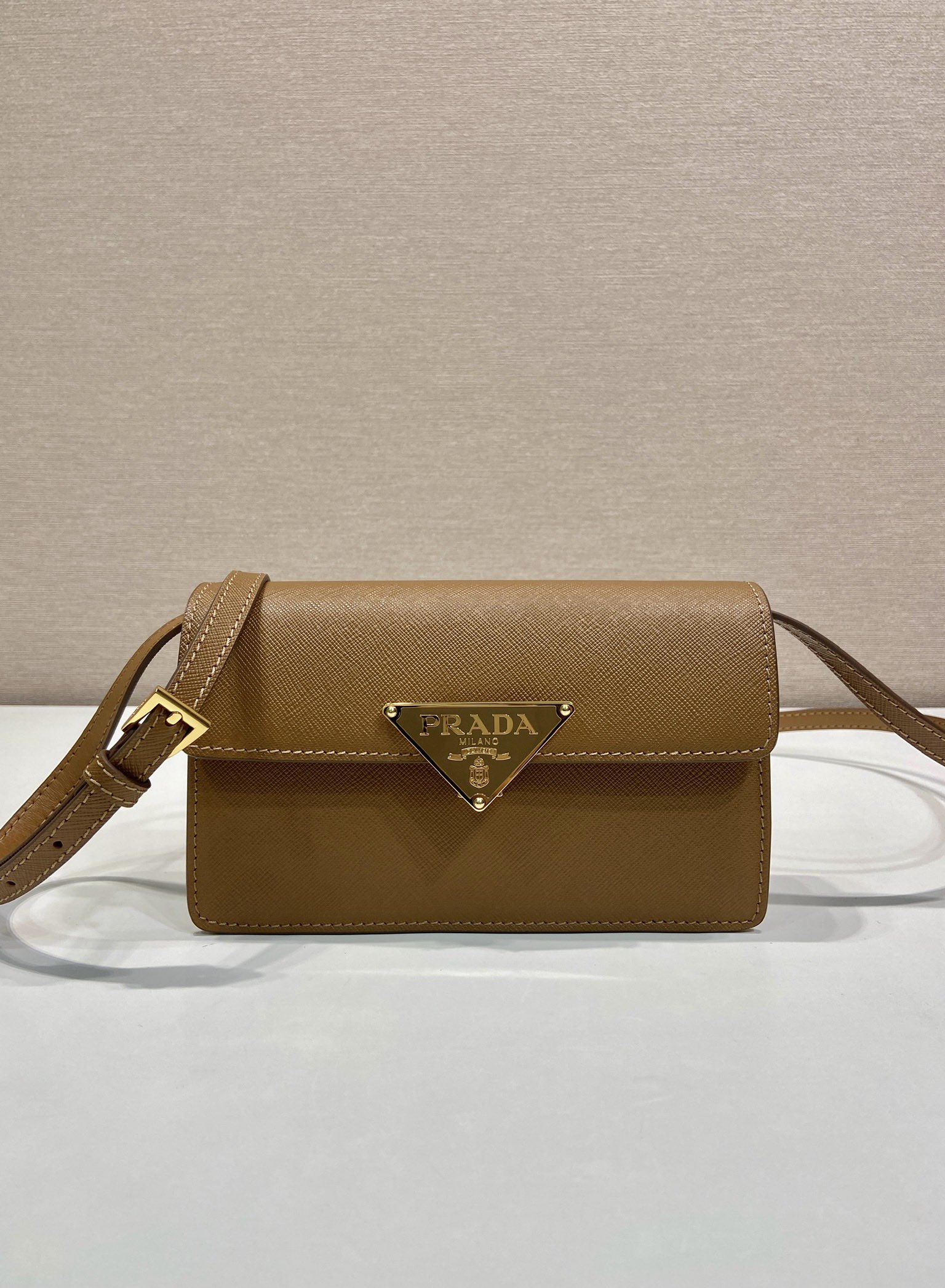 Elegant Saffiano Leather Mini Handbag - Versatile & Timeless Design, 24.5x18.5x11cm 3 i1750910017 9245 1