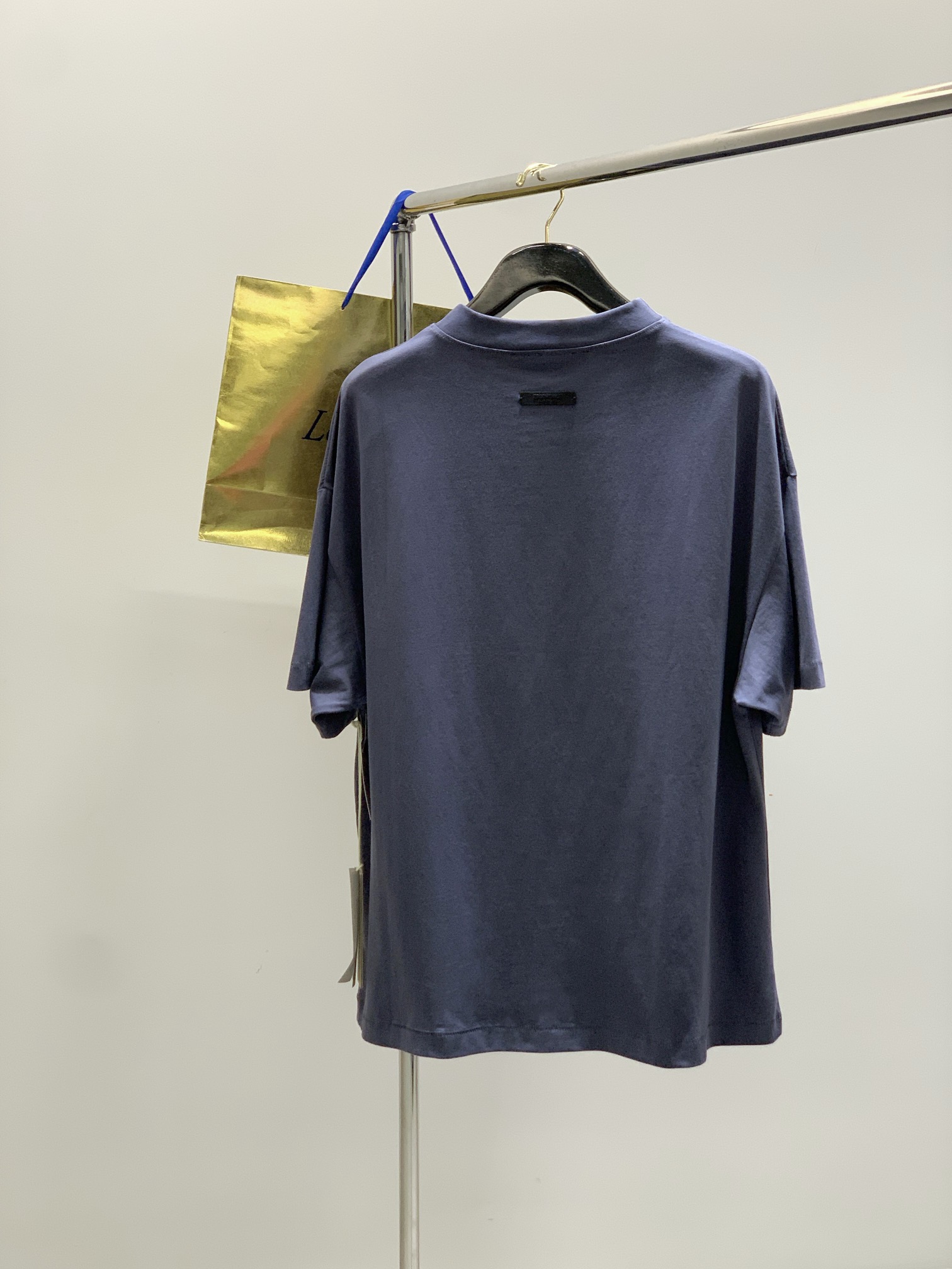 Fear of God Summer 2025: Top-Class Short-Cuff T-Shirt with Unique Design - 图片 2