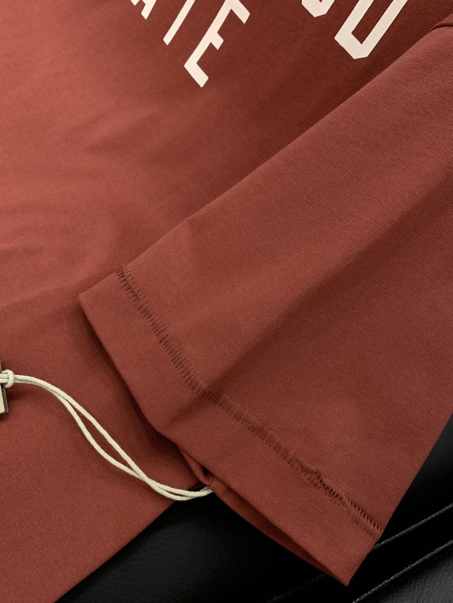 Fear of God Summer 2025 T-shirt: Top-Class Comfort and Design, One-Size-Fits-All, Unique Logo - 图片 5