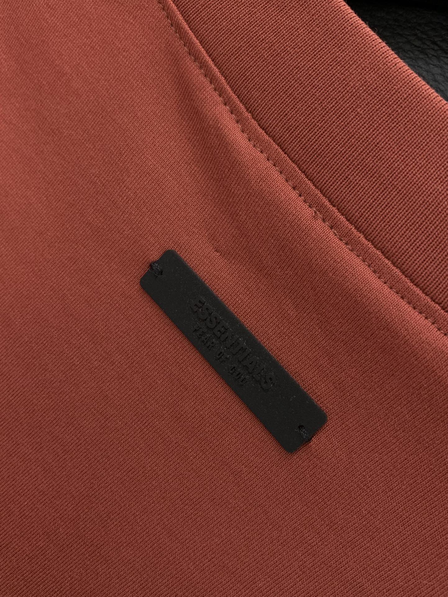 Fear of God Summer 2025 T-shirt: Top-Class Comfort and Design, One-Size-Fits-All, Unique Logo - 图片 7