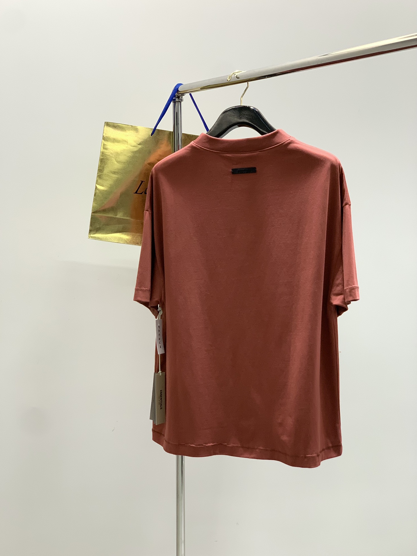 Fear of God Summer 2025 T-shirt: Top-Class Comfort and Design, One-Size-Fits-All, Unique Logo - 图片 2