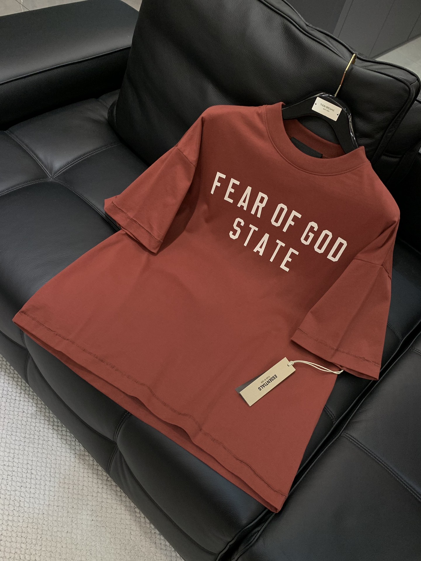 Fear of God Summer 2025 T-shirt: Top-Class Comfort and Design, One-Size-Fits-All, Unique Logo - 图片 3