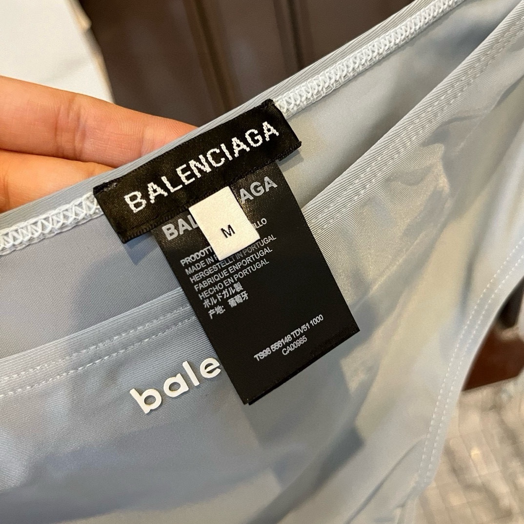 。

巴黎世家balenciaga运动套装比基尼，简约大气，S M L XL