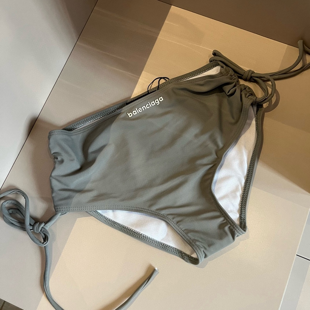 。

巴黎世家balenciaga运动套装比基尼，简约大气，S M L XL