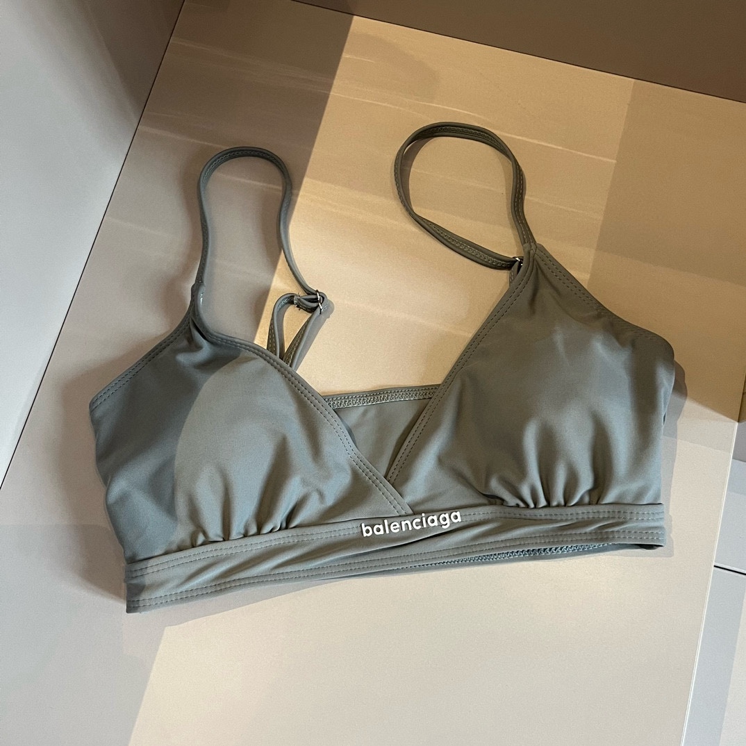 。

巴黎世家balenciaga运动套装比基尼，简约大气，S M L XL
