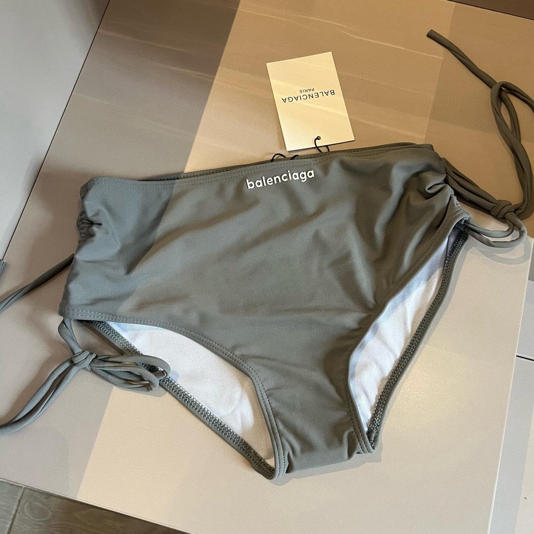 。

巴黎世家balenciaga运动套装比基尼，简约大气，S M L XL