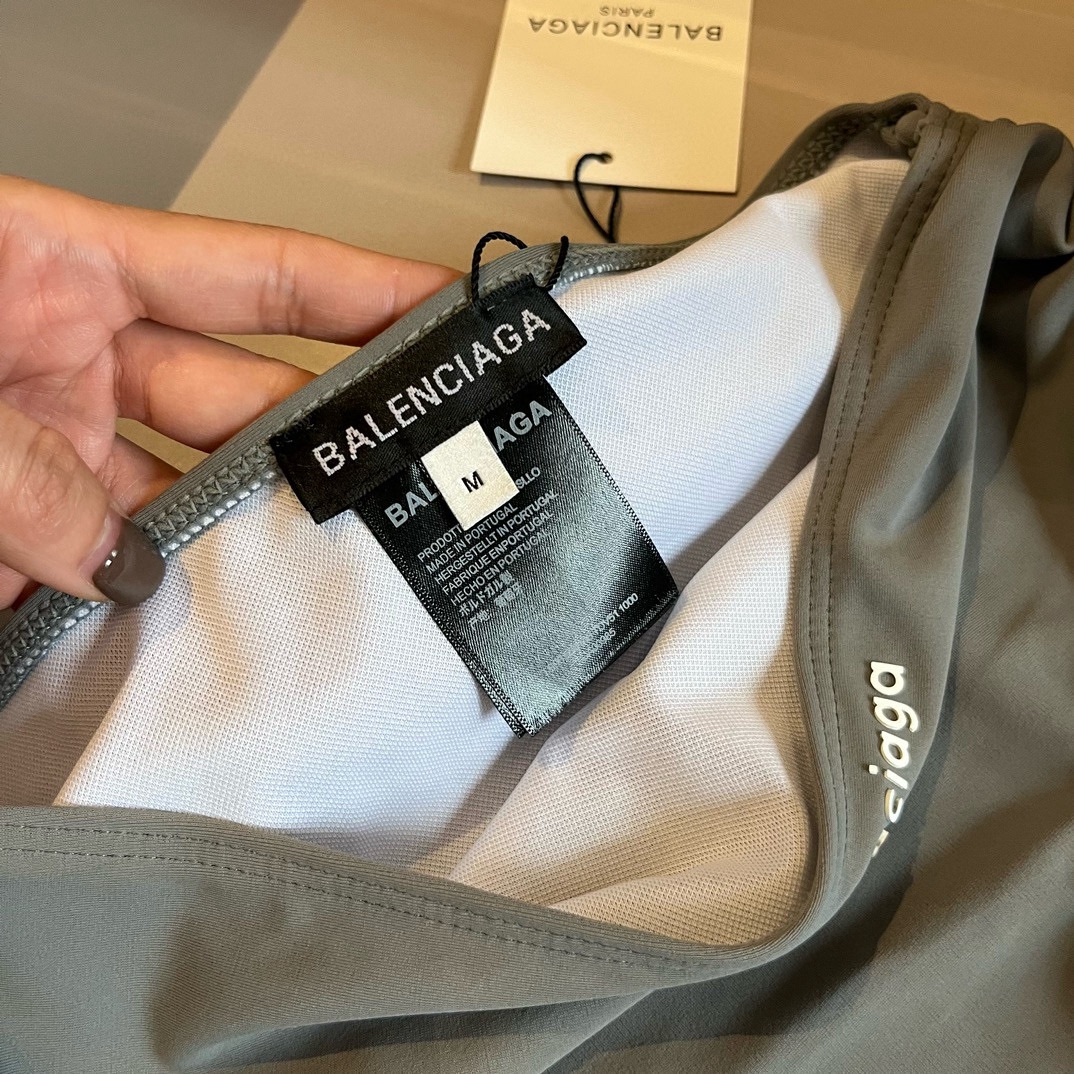 。

巴黎世家balenciaga运动套装比基尼，简约大气，S M L XL