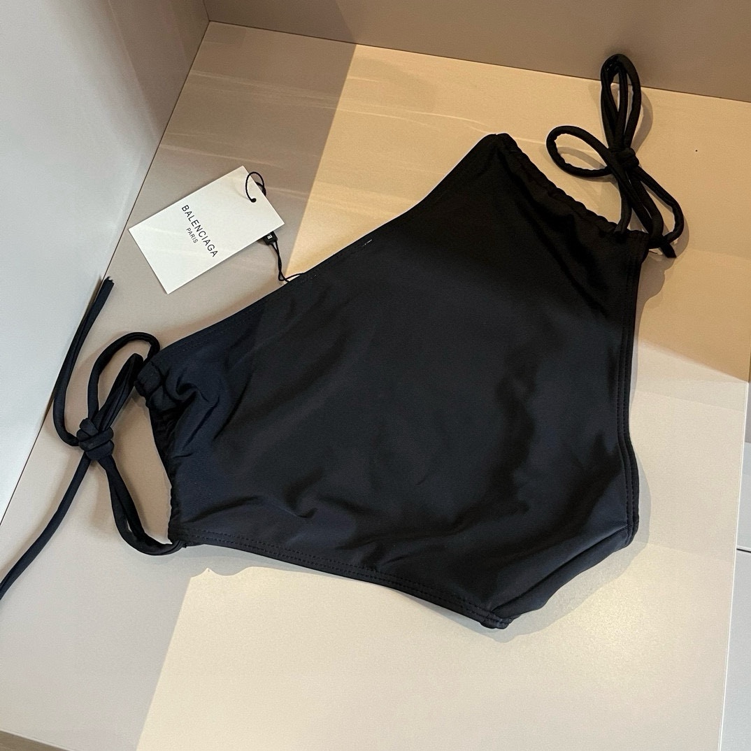 。

巴黎世家balenciaga运动套装比基尼，简约大气，S M L XL