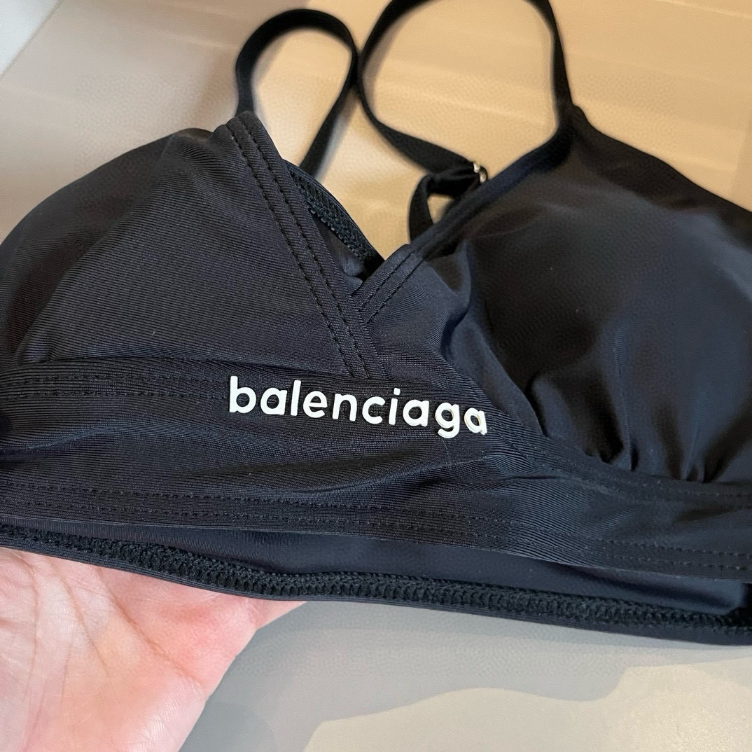 。

巴黎世家balenciaga运动套装比基尼，简约大气，S M L XL