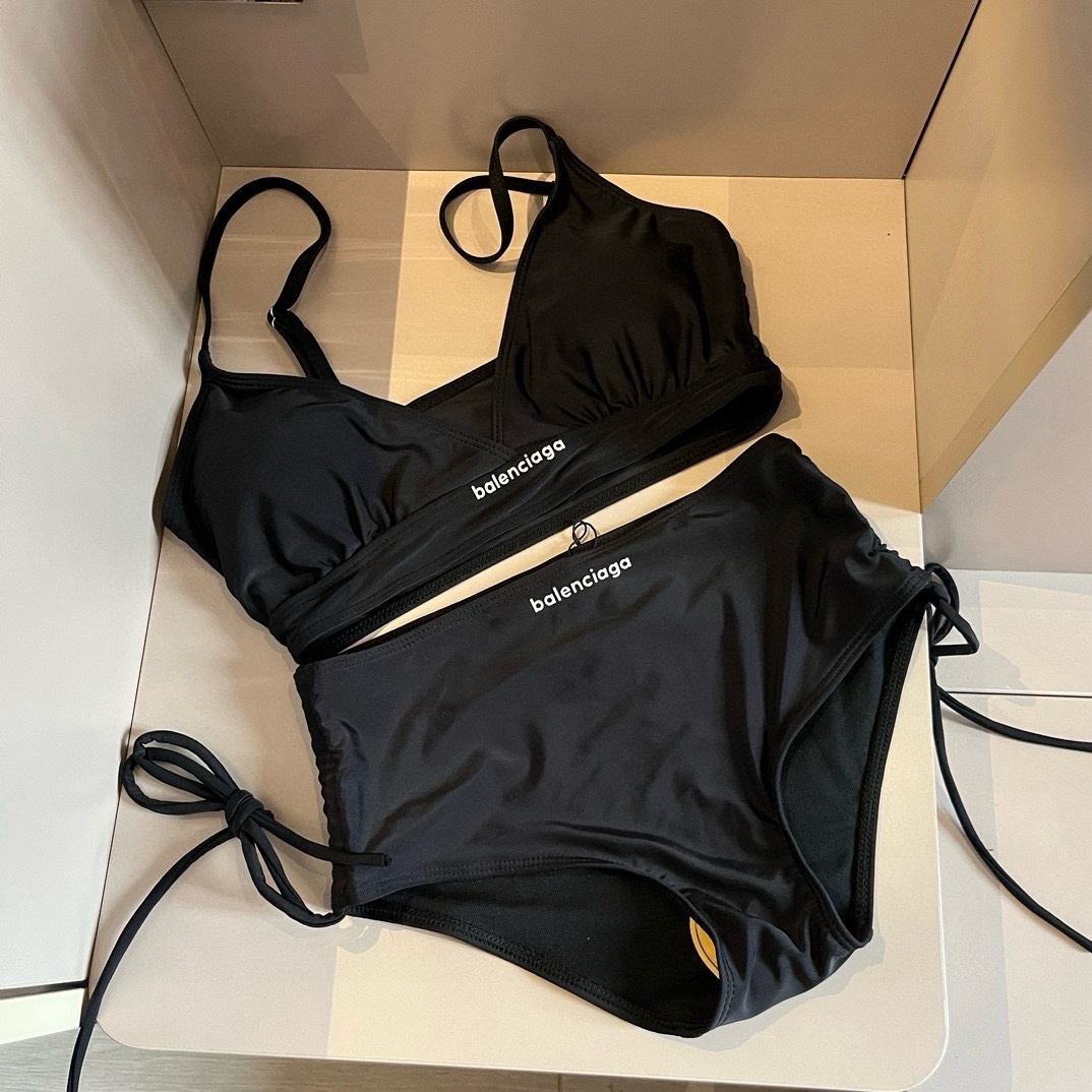 。

巴黎世家balenciaga运动套装比基尼，简约大气，S M L XL
