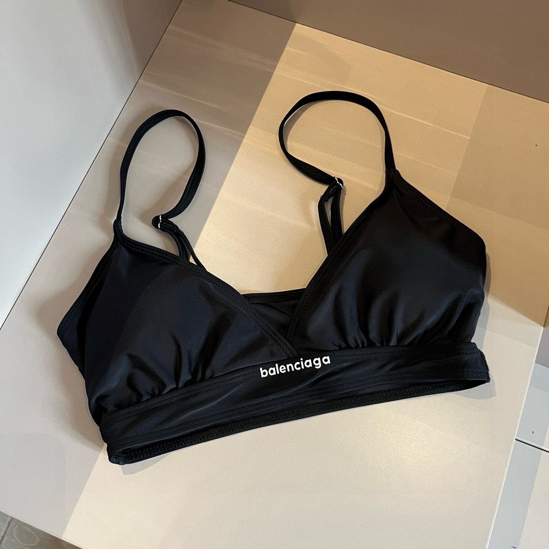。

巴黎世家balenciaga运动套装比基尼，简约大气，S M L XL