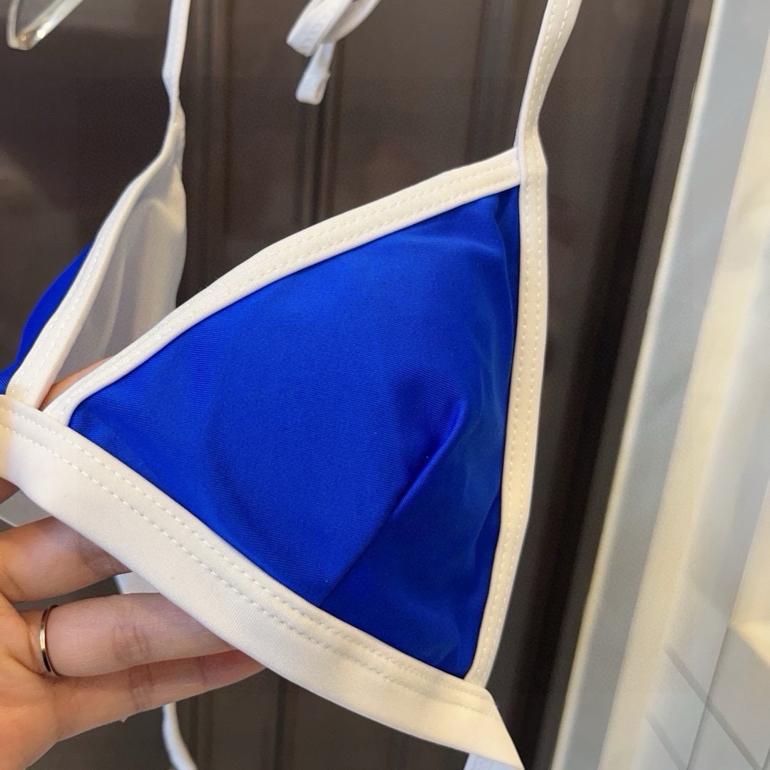 。
普拉达PRADA印花高弹力健身瑜伽服运动套装~塑腰小背心（有胸垫）+修身提臀显瘦打底裤脚      