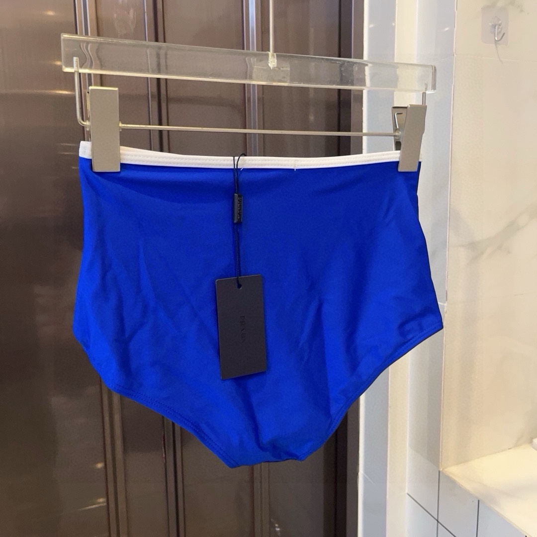 。
普拉达PRADA印花高弹力健身瑜伽服运动套装~塑腰小背心（有胸垫）+修身提臀显瘦打底裤脚      