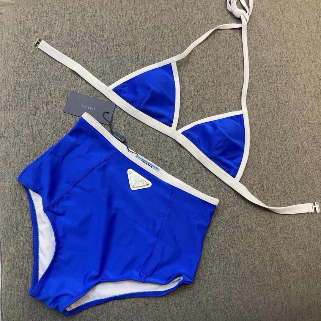 。
普拉达PRADA印花高弹力健身瑜伽服运动套装~塑腰小背心（有胸垫）+修身提臀显瘦打底裤脚      
