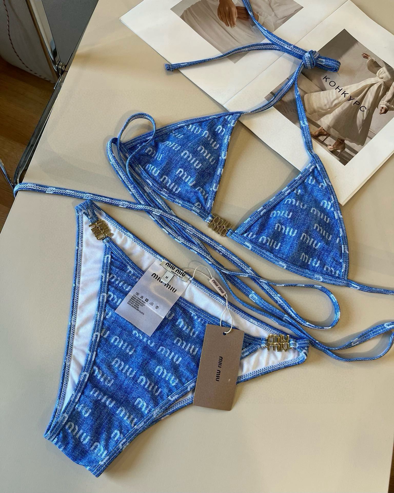 。 
miumiu缪缪新款比基尼😍🥰适合多种场景的游泳衣🏊‍♀️海边 游泳池 温泉 水上乐园 漂流都可以