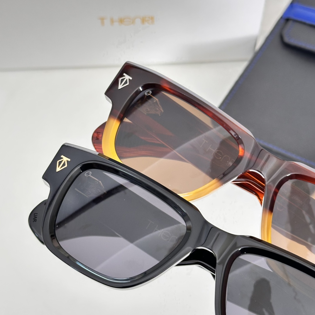   变色片 ‼️THENRI
Photochroromic
MODELTAYCAN
SIZE 52口20