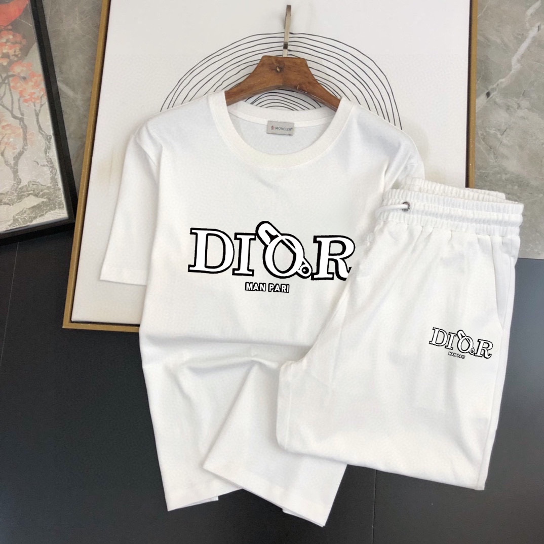 Dior 品牌【DIOR 迪奥】 2025新款男士短袖短裤套装 销售 市面高端版本 手感细腻柔软 让你穿着更加舒适 立体裁剪版型超赞 尺码:M-5XL下单请报身高体重