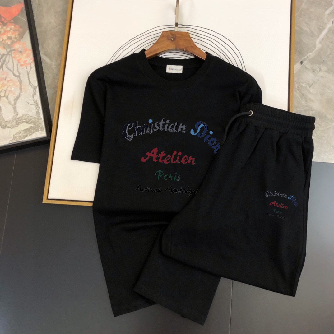 Dior 品牌【DIOR 迪奥】 2025新款男士短袖短裤套装 销售 市面高端版本 手感细腻柔软 让你穿着更加舒适 立体裁剪版型超赞 尺码:M-5XL下单请报身高体重