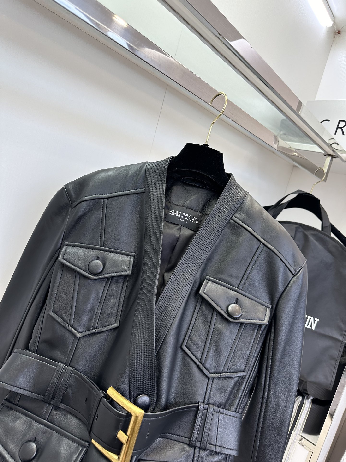 Fashionable Sheepskin Outfits with Dust-Proof Bags: Street Style Stars in Vast Galaxy - 图片 6